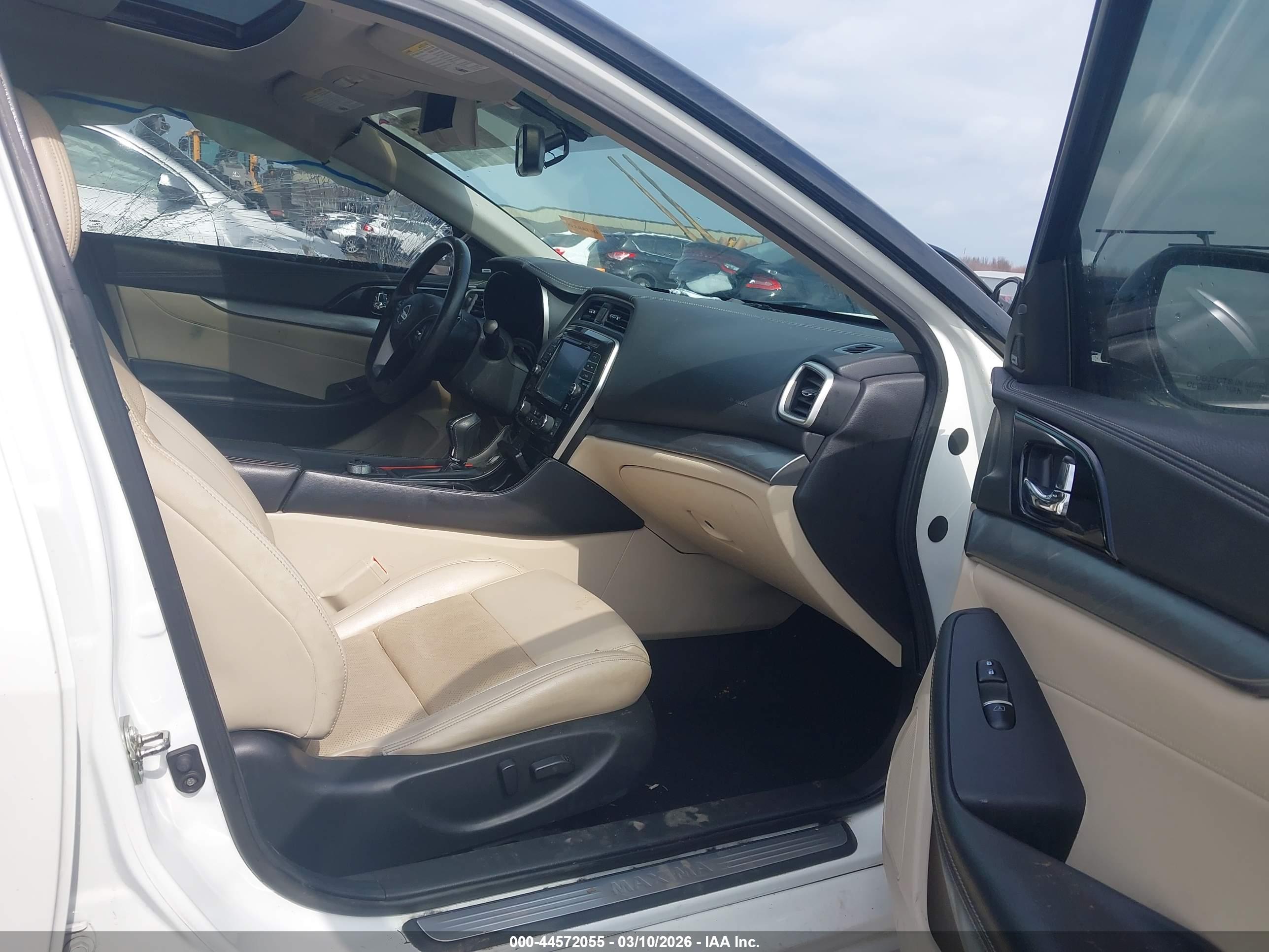 NISSAN MAXIMA image 5