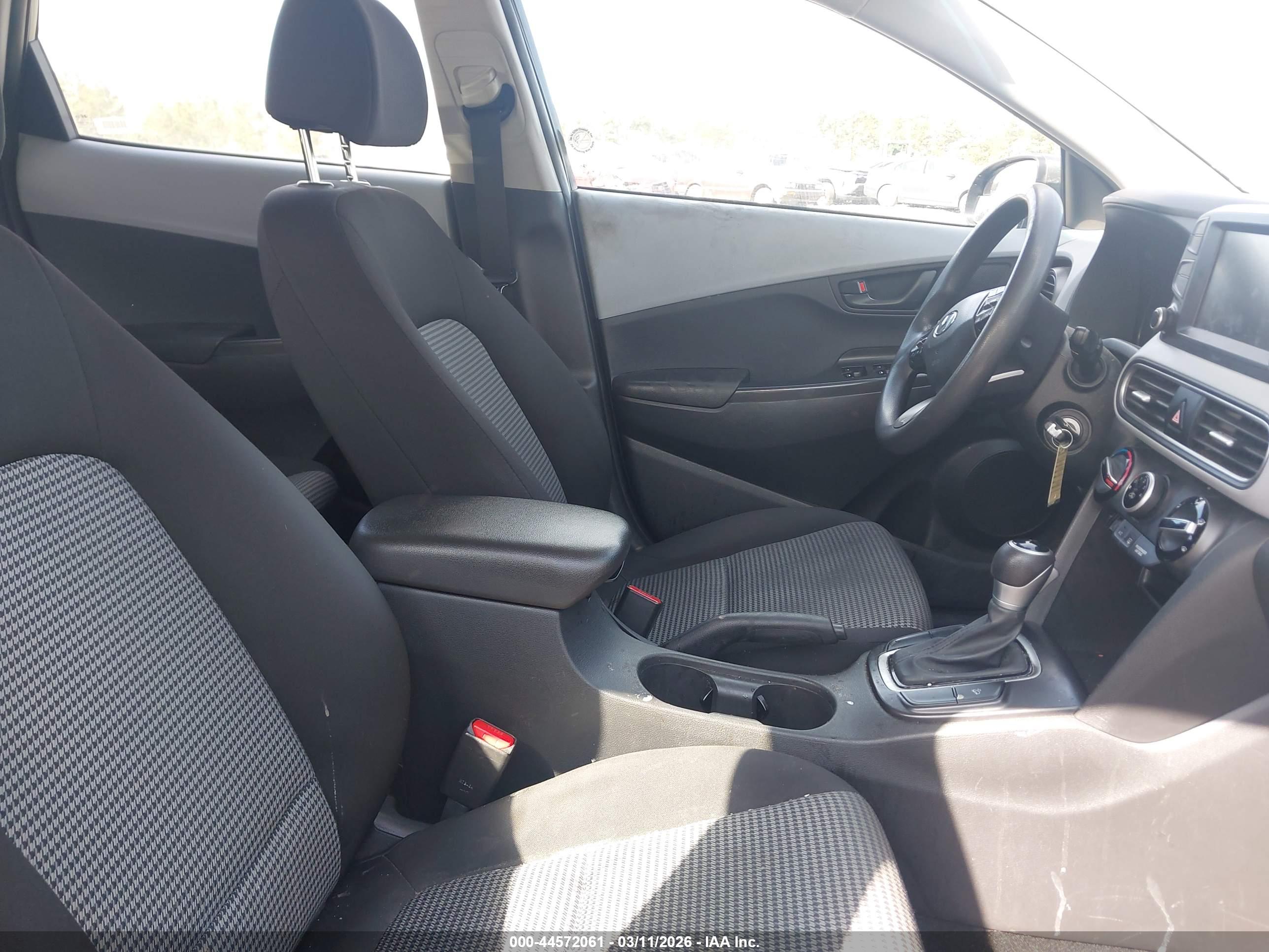 HYUNDAI KONA image 5