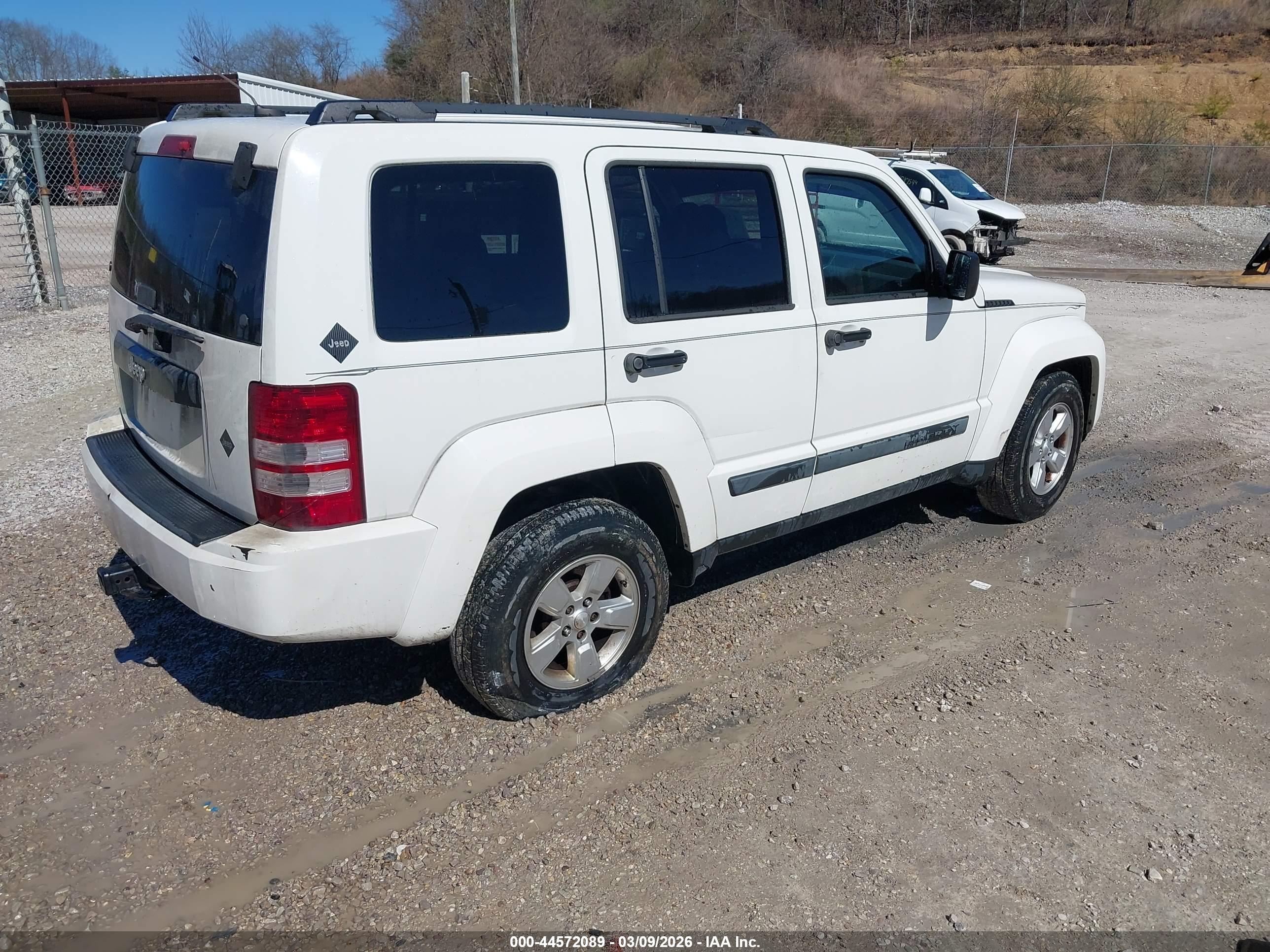 JEEP LIBERTY image 4