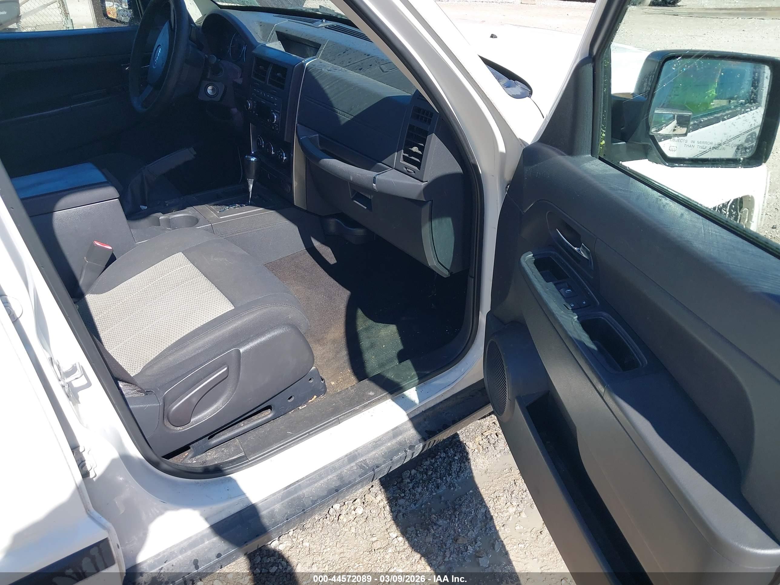 JEEP LIBERTY image 5