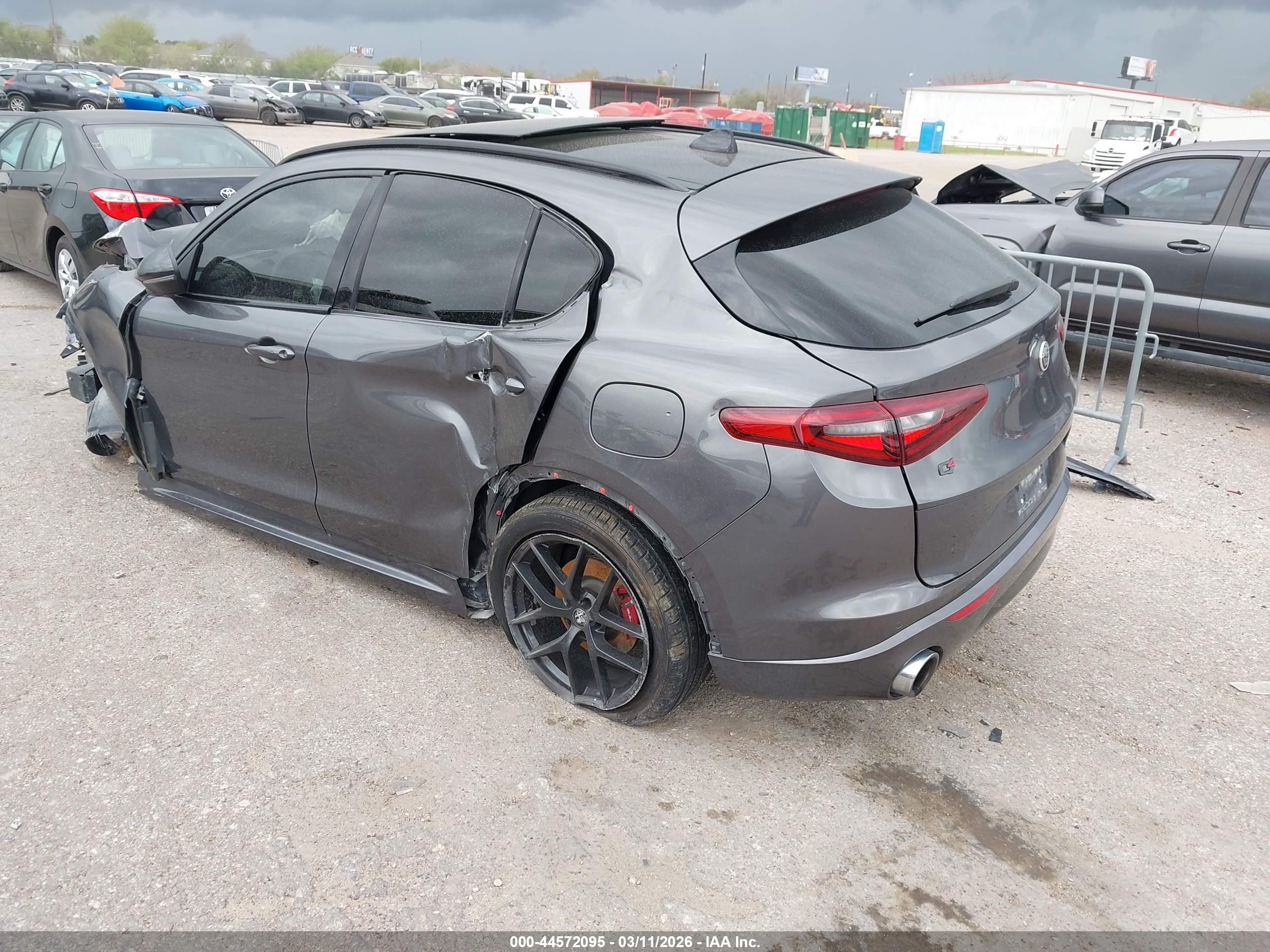 ALFA ROMEO image 3