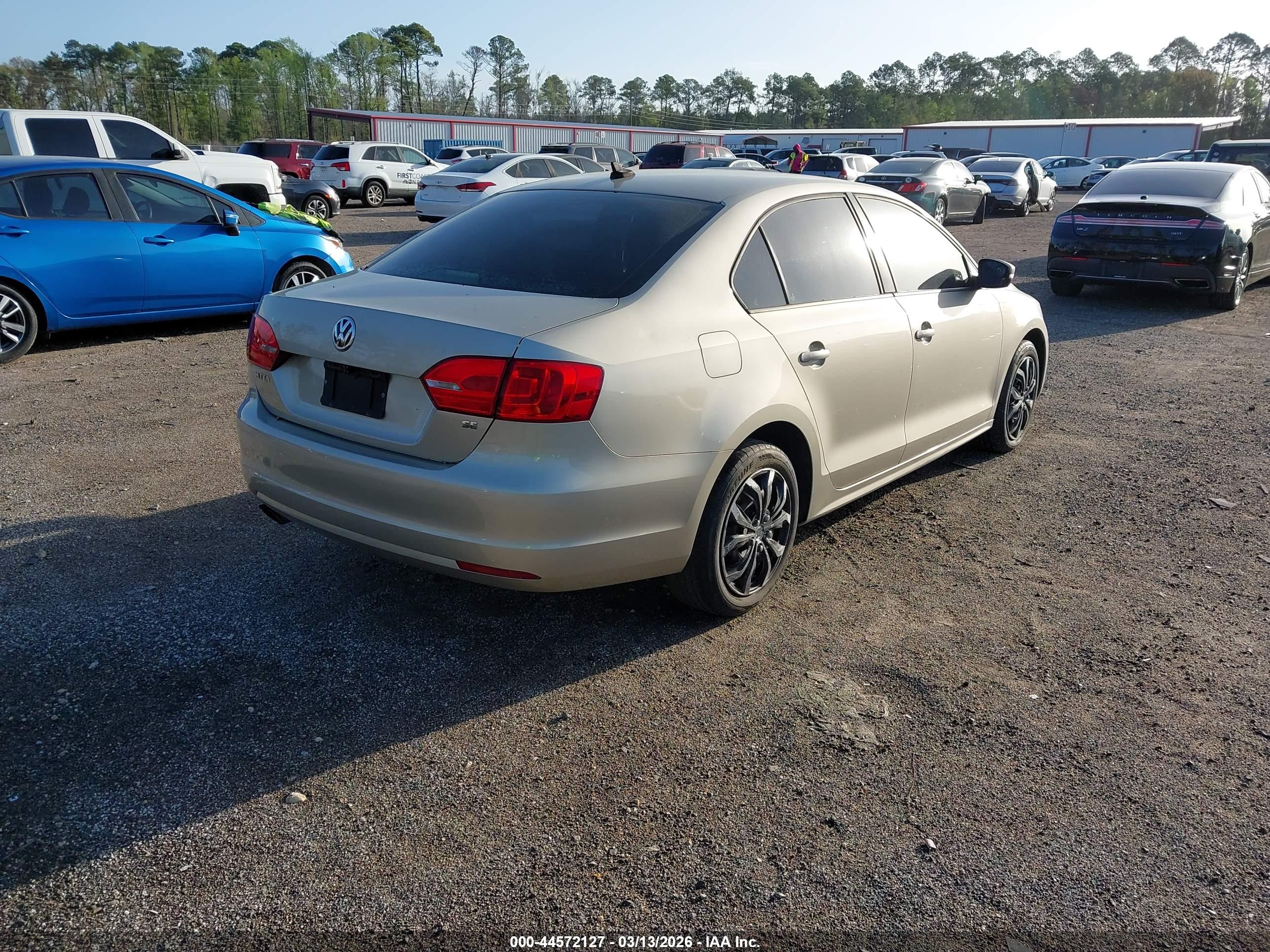 VOLKSWAGEN JETTA image 4