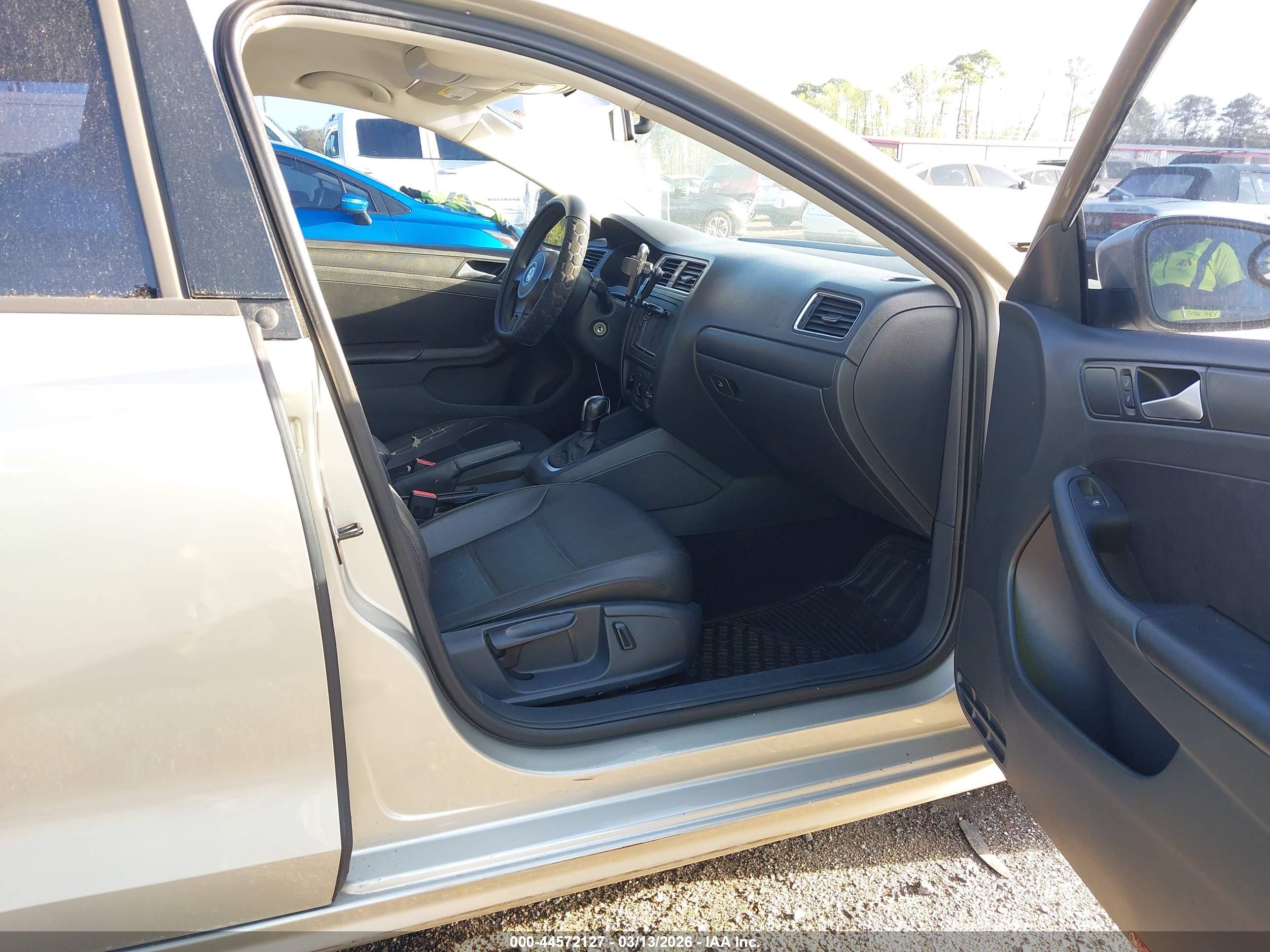 VOLKSWAGEN JETTA image 5