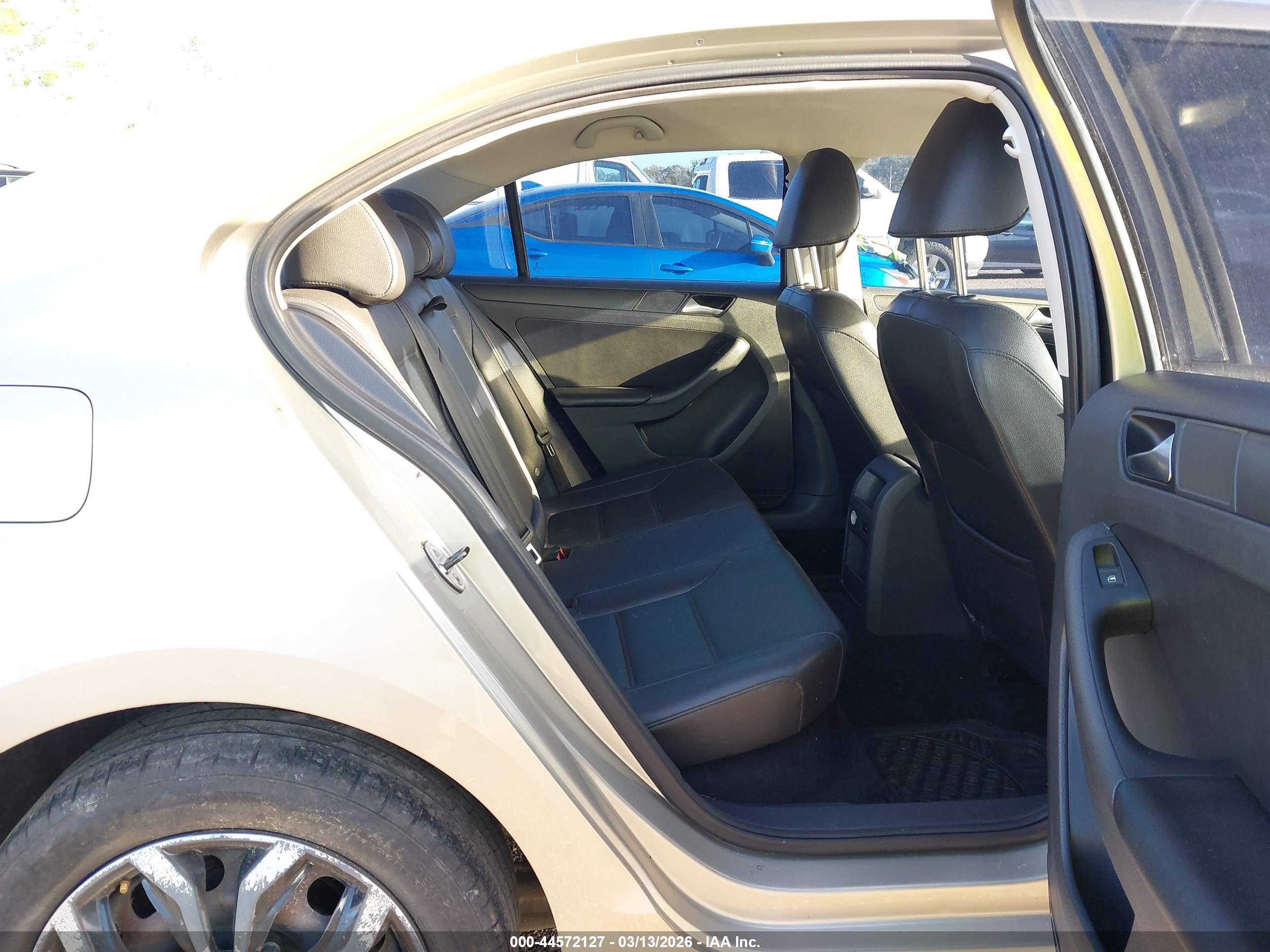 VOLKSWAGEN JETTA image 8