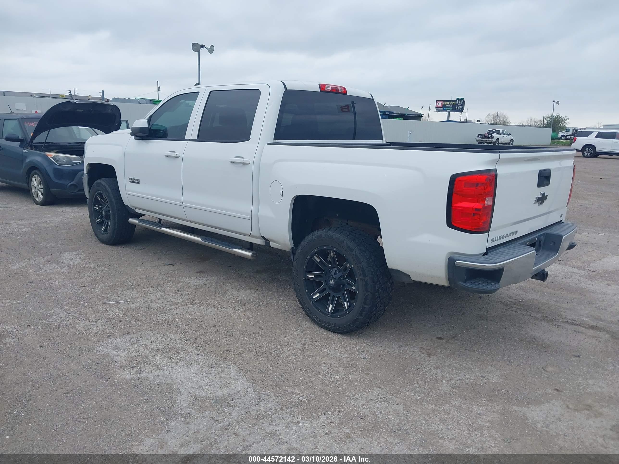 CHEVROLET SILVERADO image 3