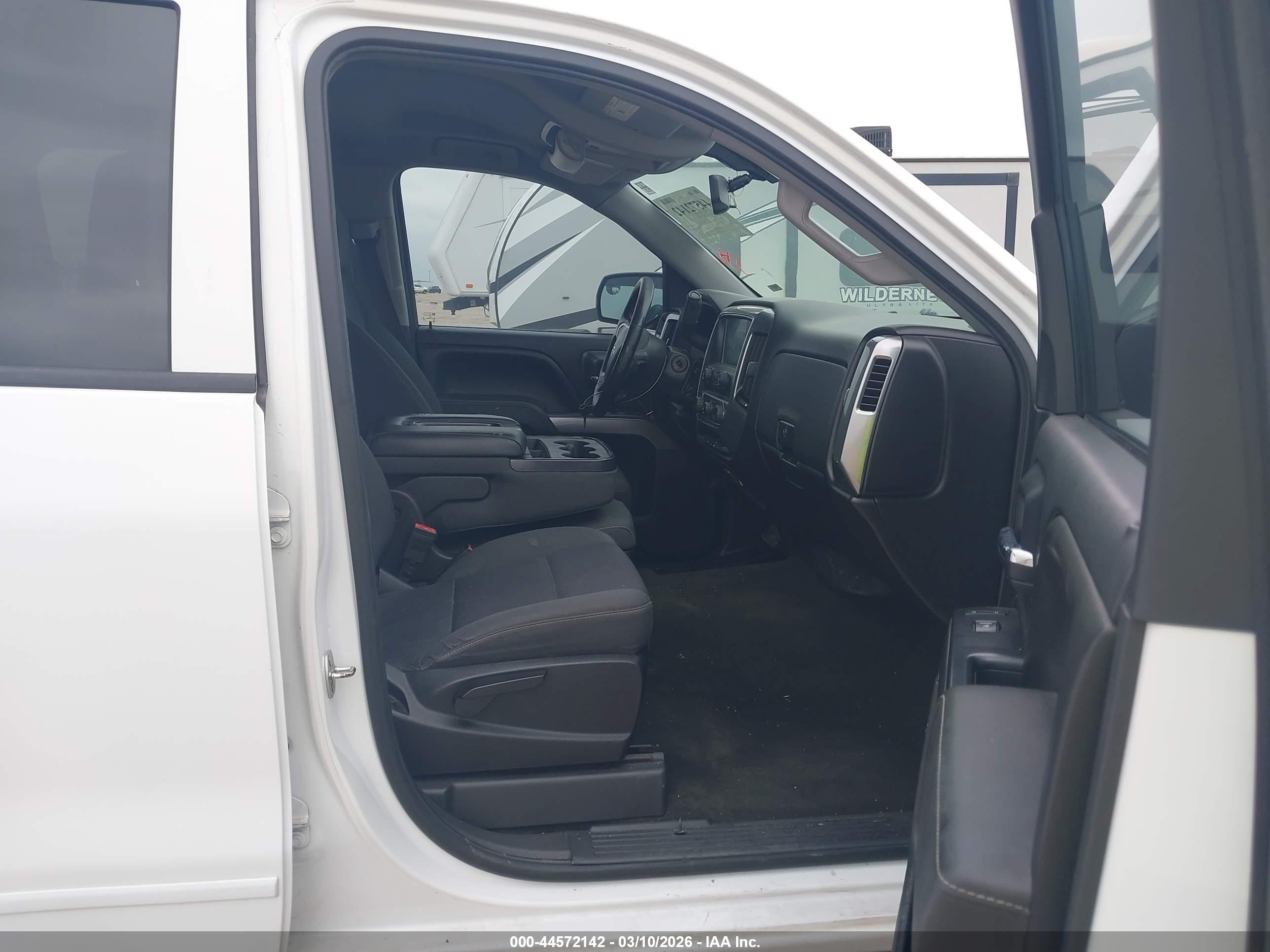 CHEVROLET SILVERADO image 5
