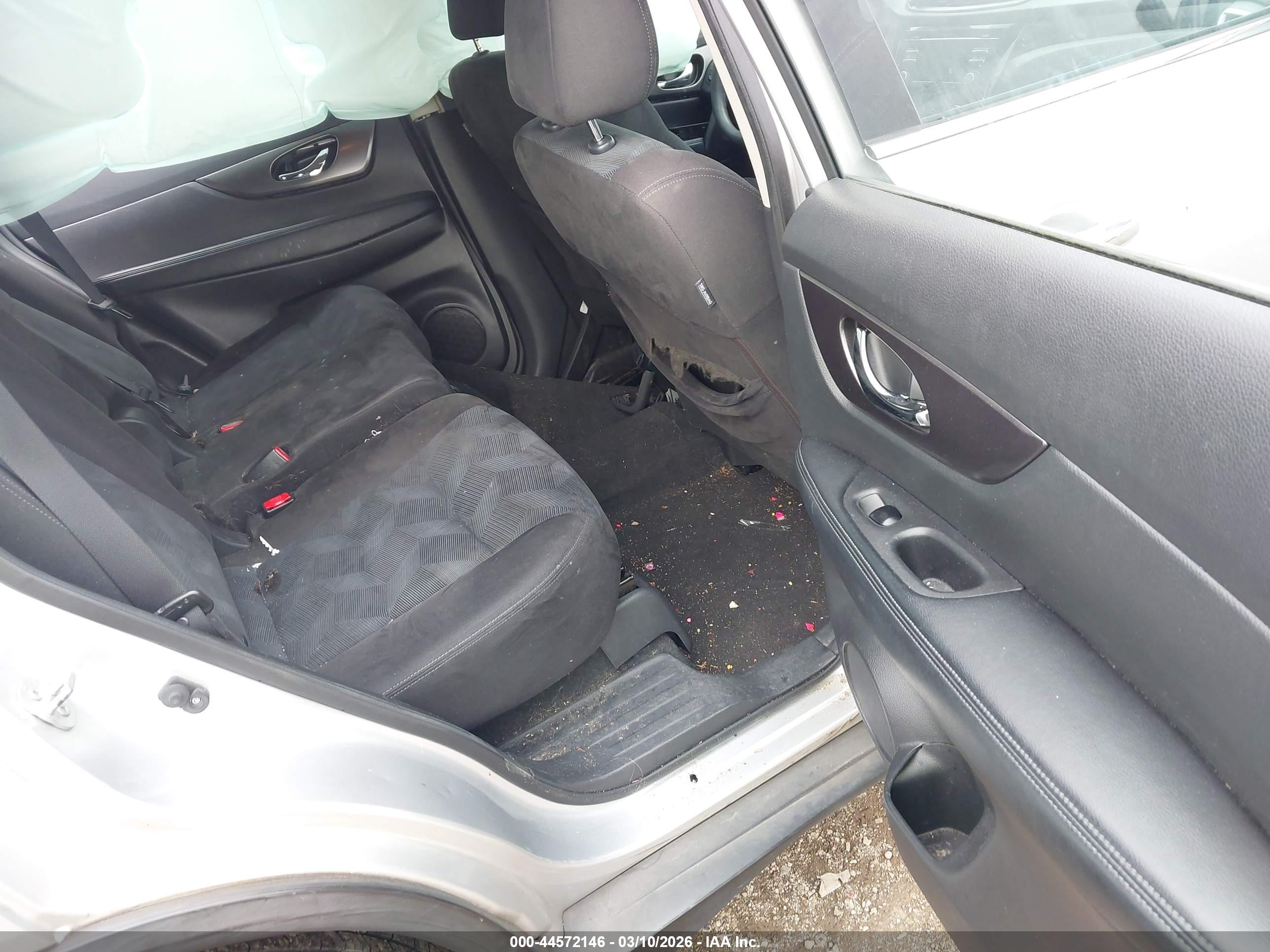 NISSAN ROGUE image 8