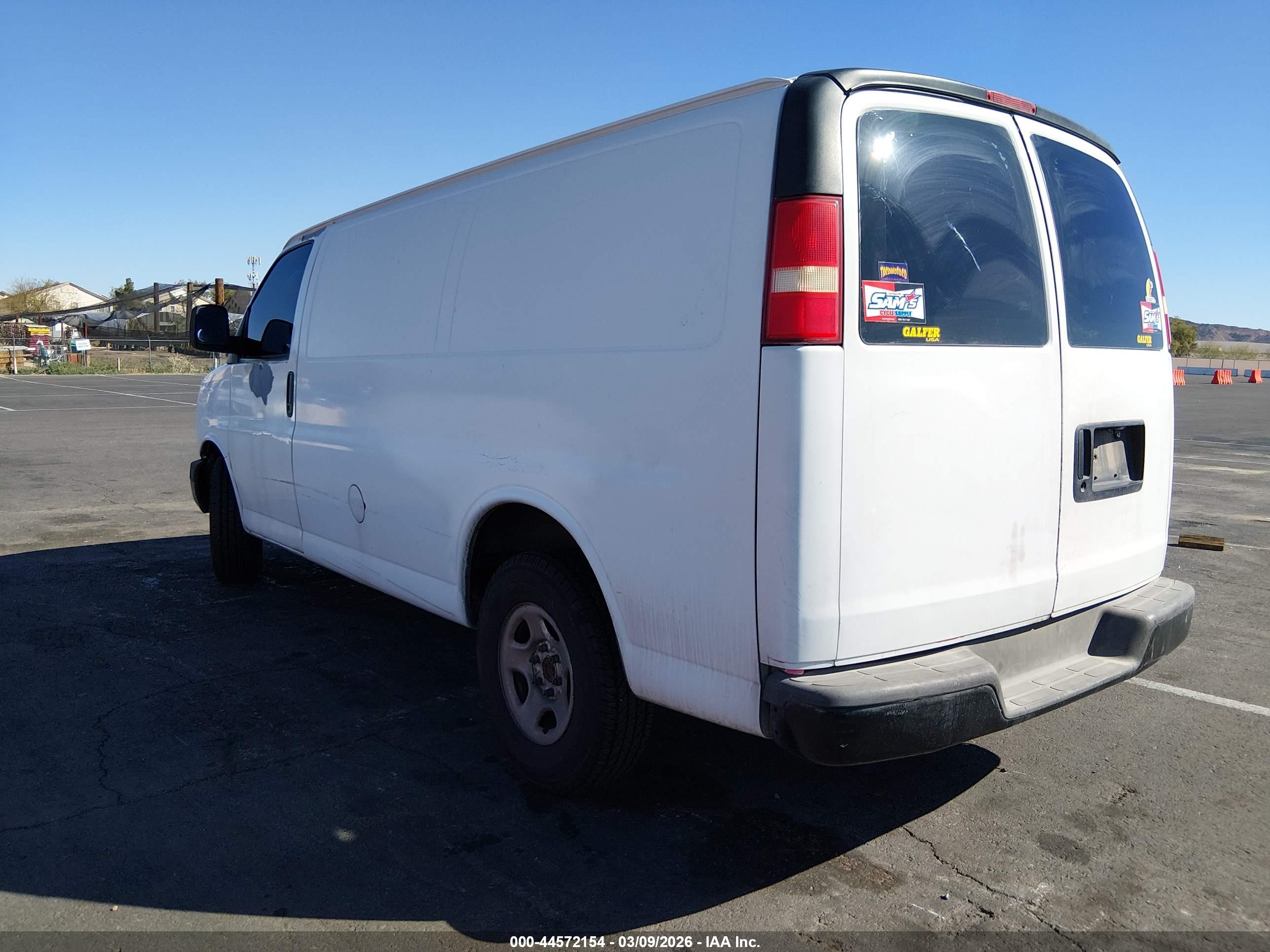 CHEVROLET EXPRESS image 3