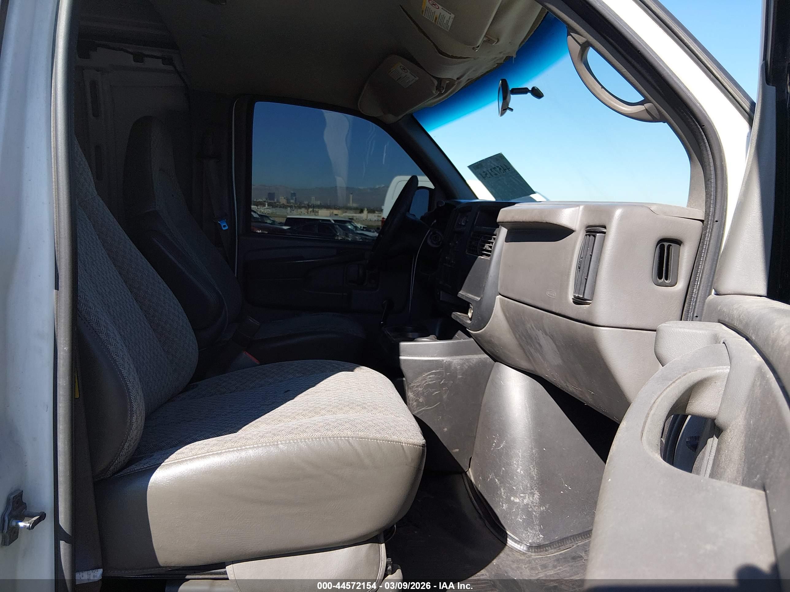 CHEVROLET EXPRESS image 5