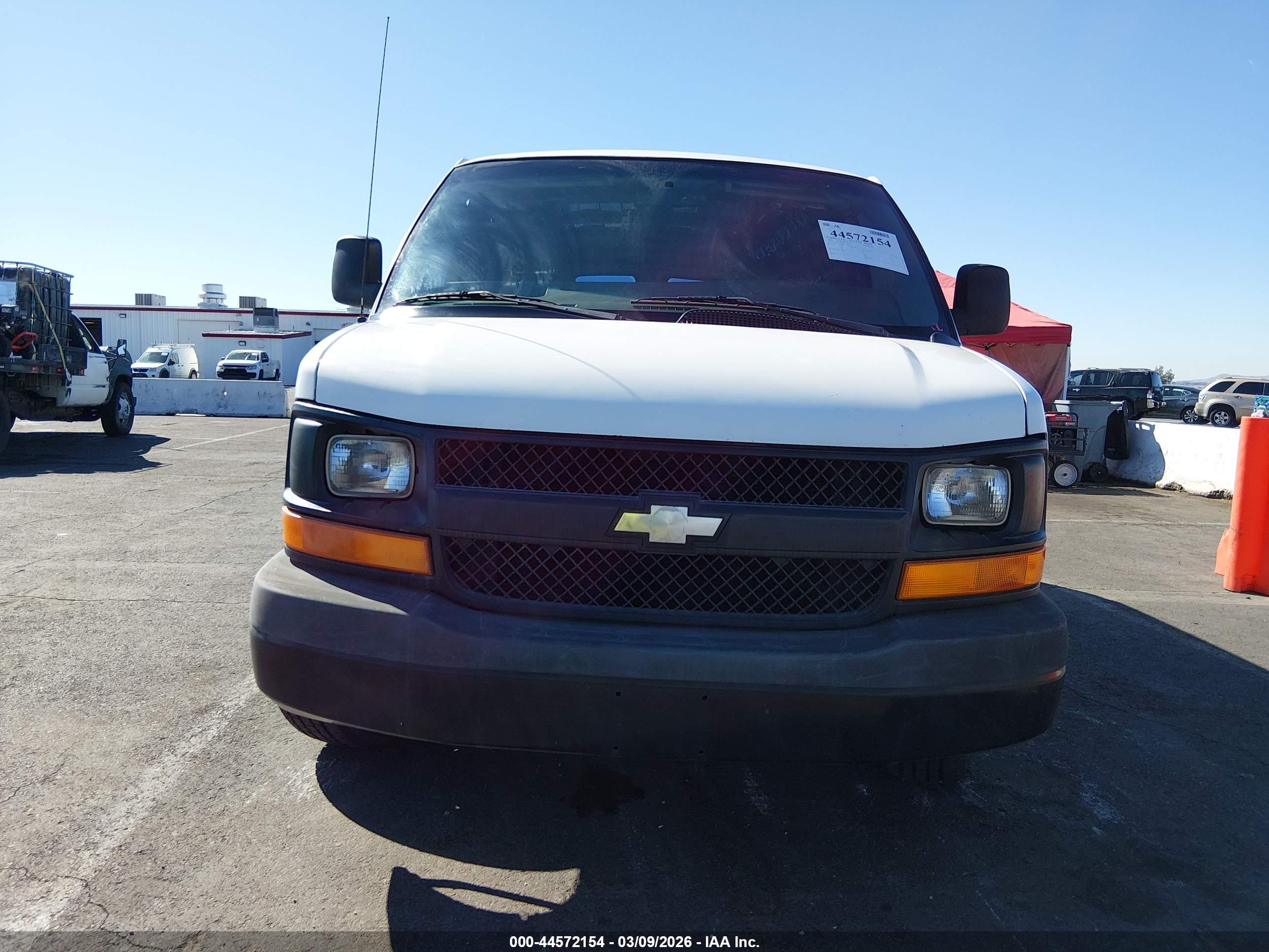 CHEVROLET EXPRESS image 6