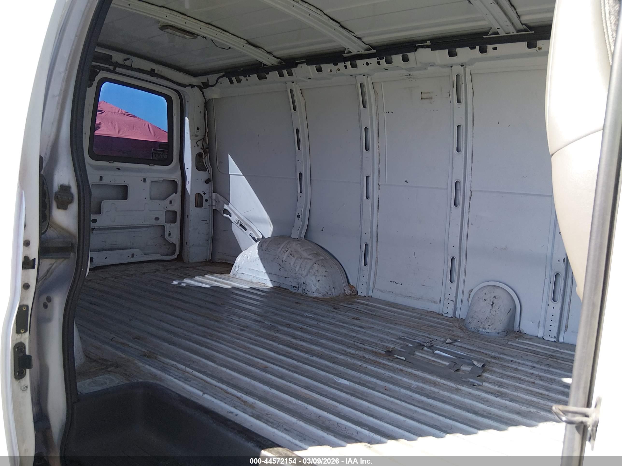 CHEVROLET EXPRESS image 8