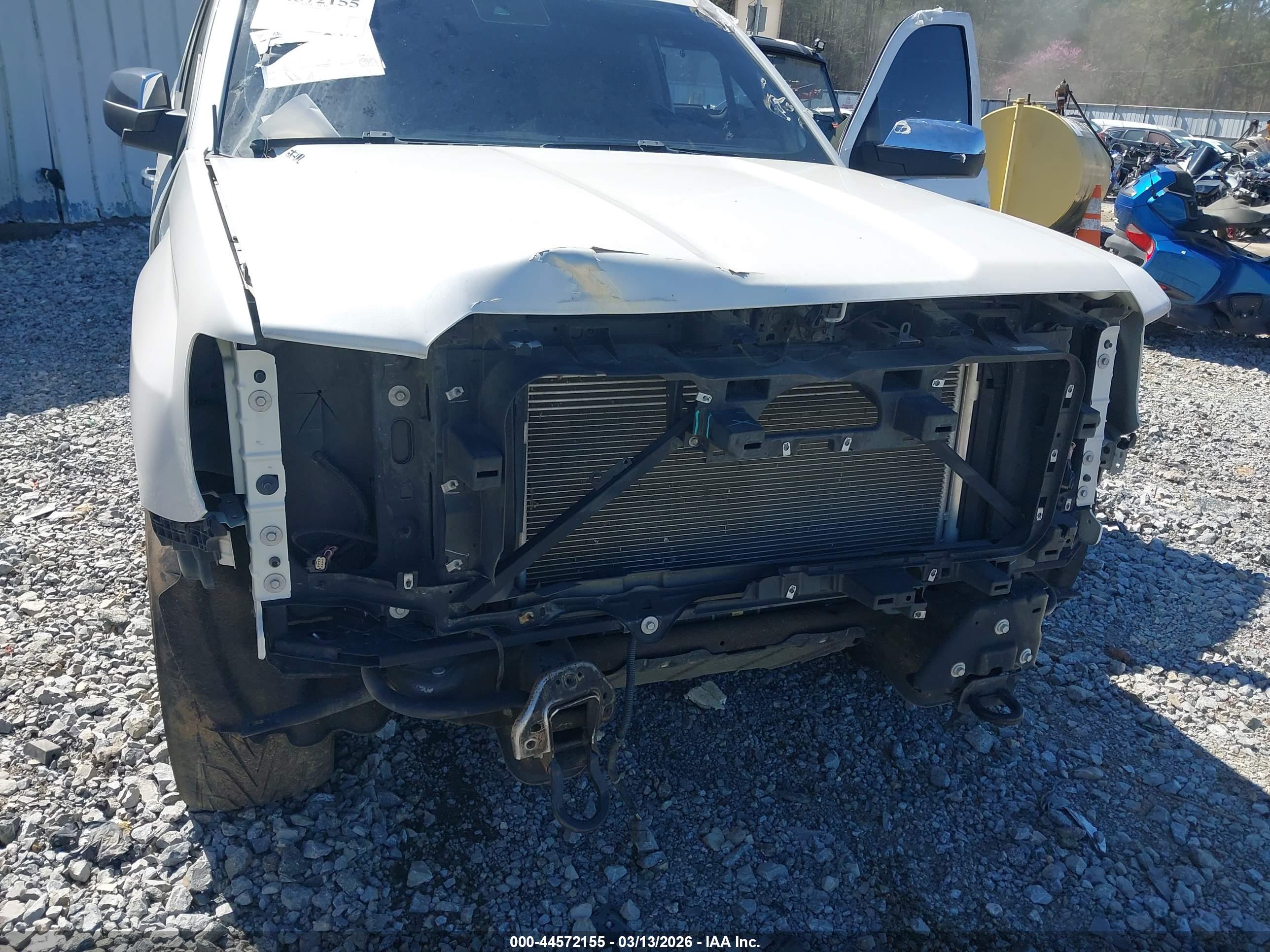 GMC SIERRA image 6