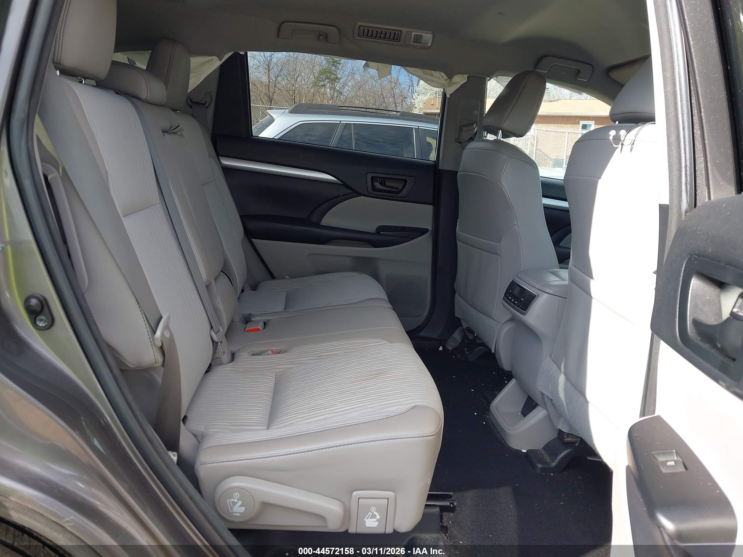 TOYOTA HIGHLANDER image 8