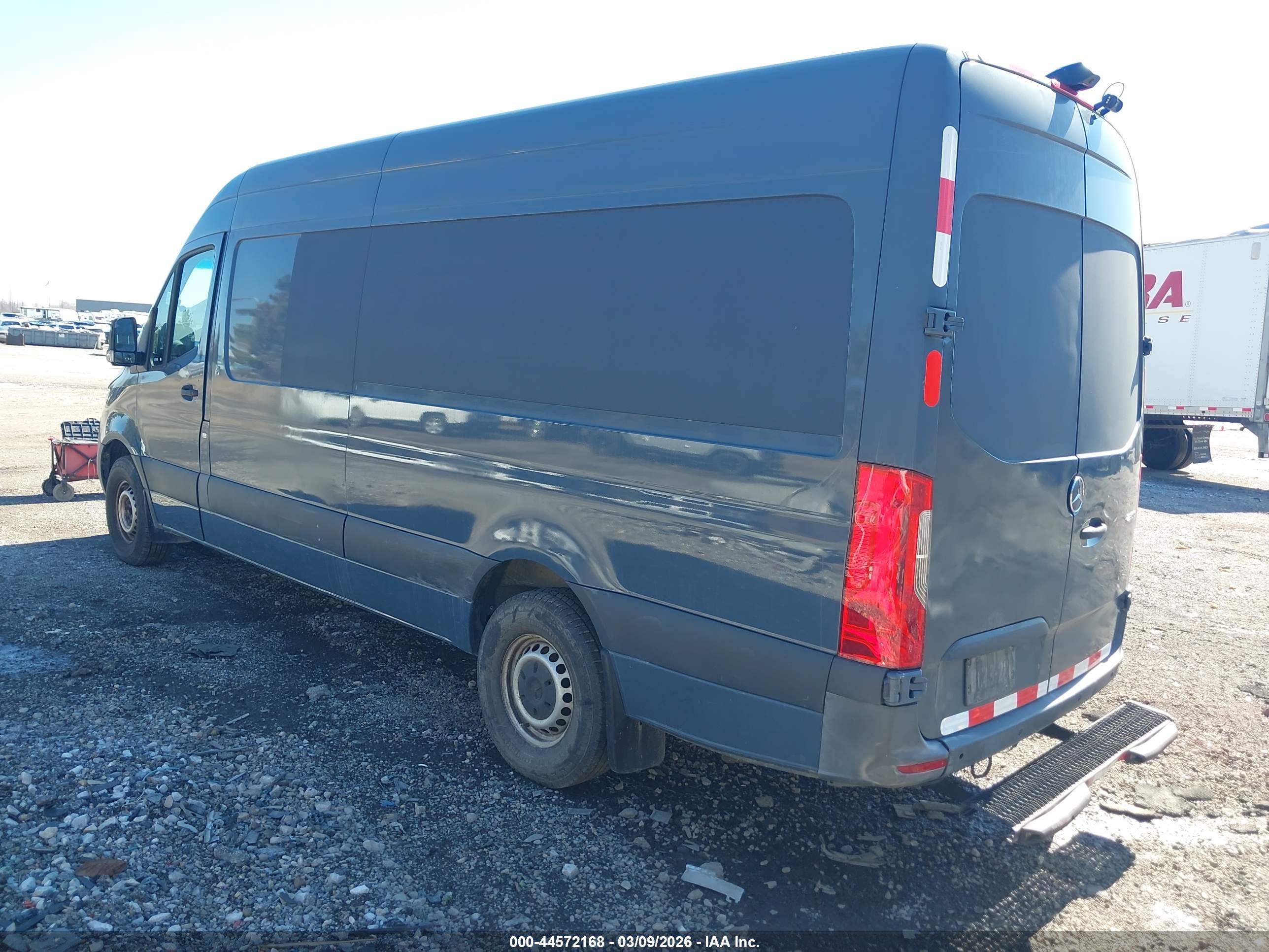 MERCEDES-BENZ SPRINTER image 3