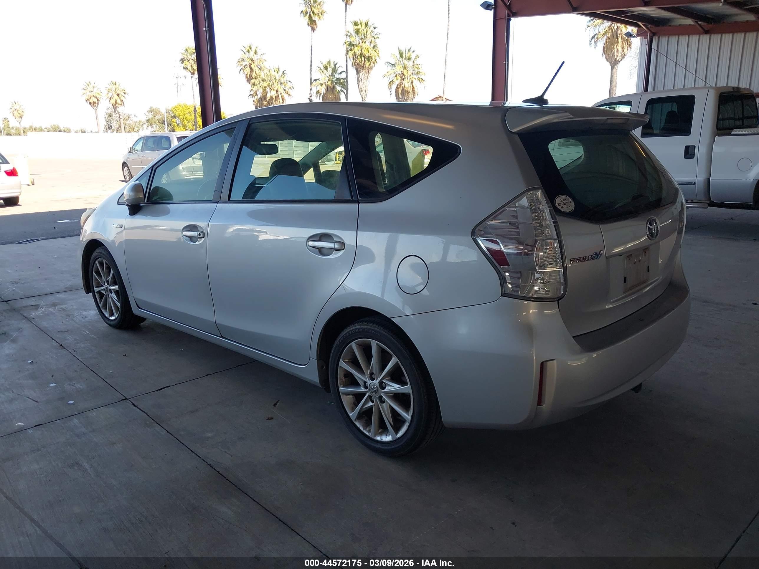 TOYOTA PRIUS image 3