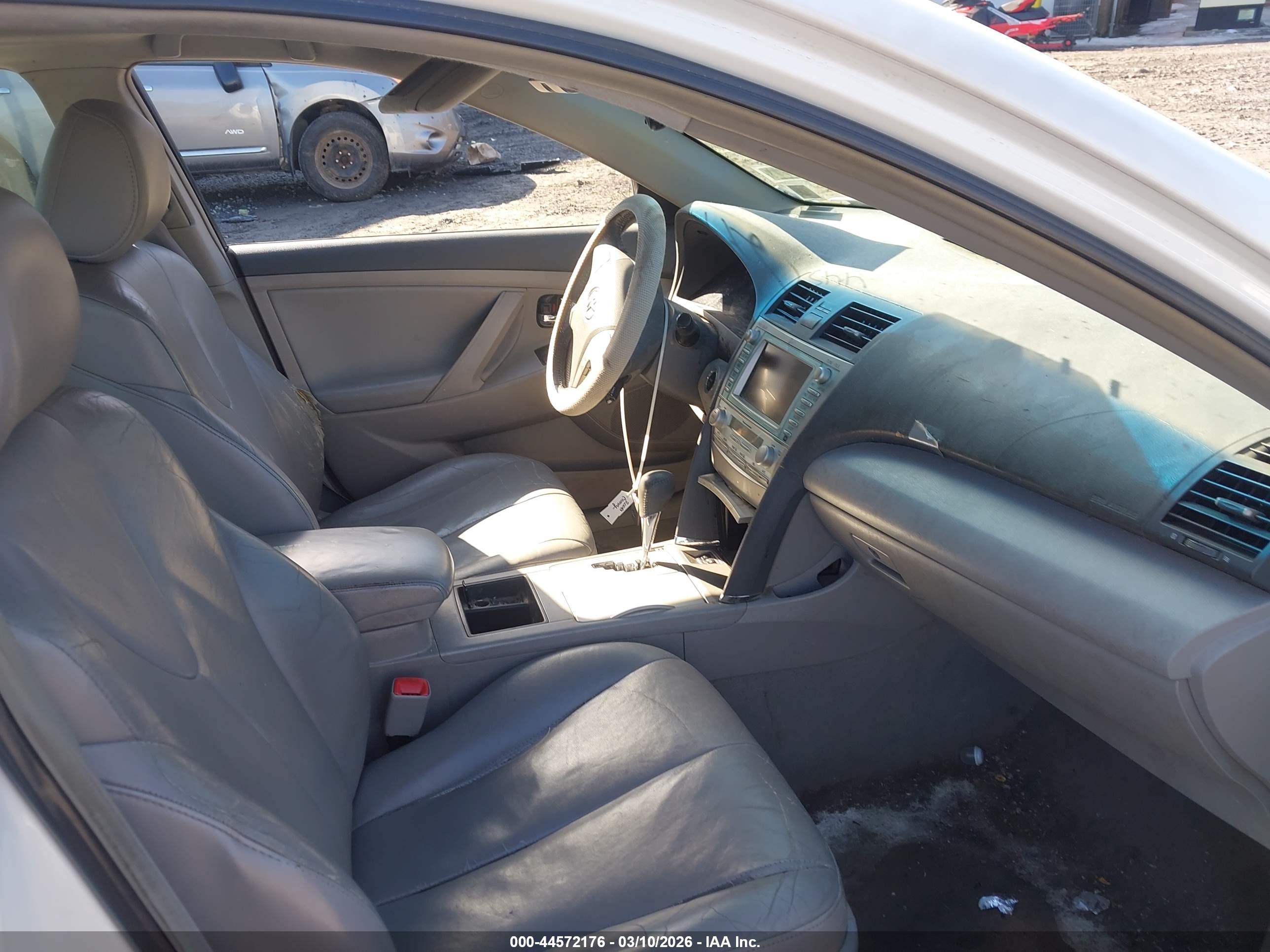 TOYOTA CAMRY image 5