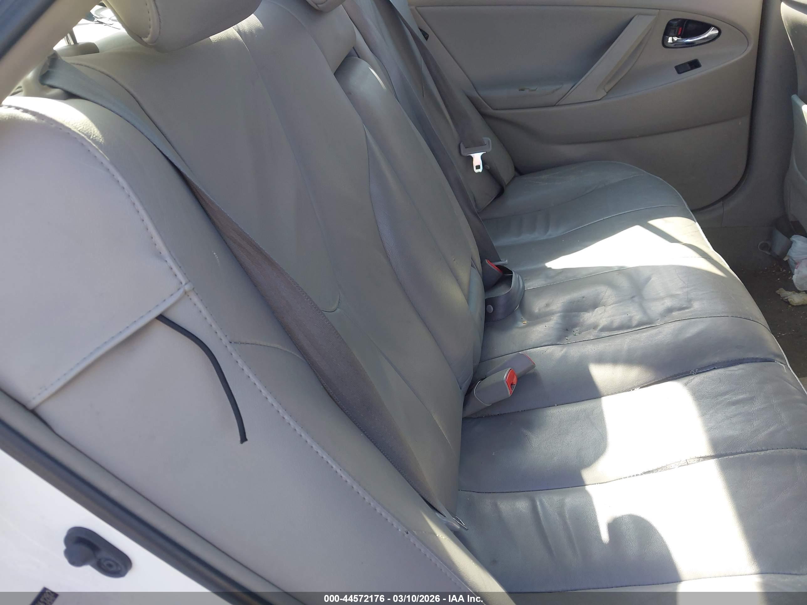 TOYOTA CAMRY image 8