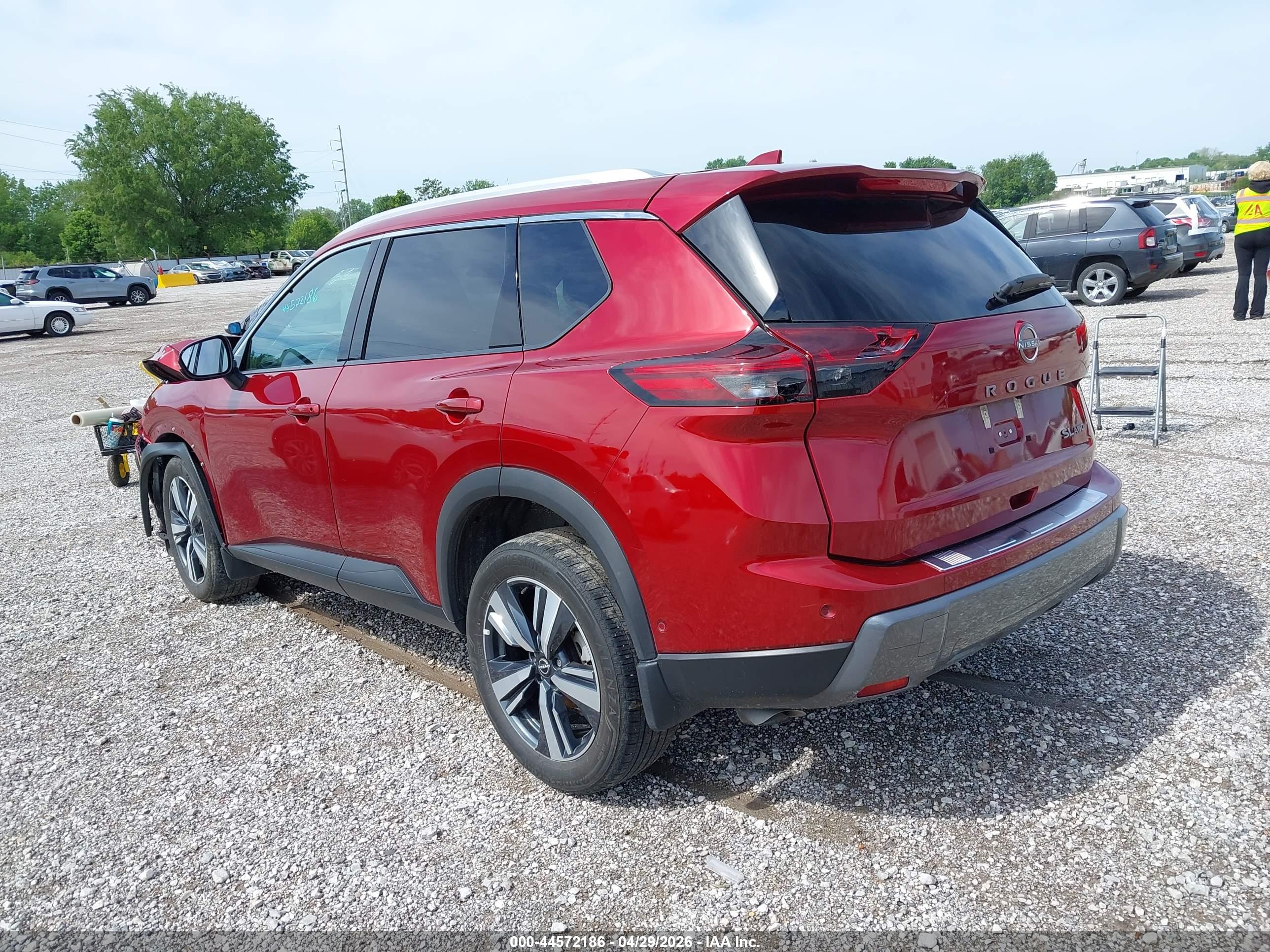 NISSAN ROGUE image 3