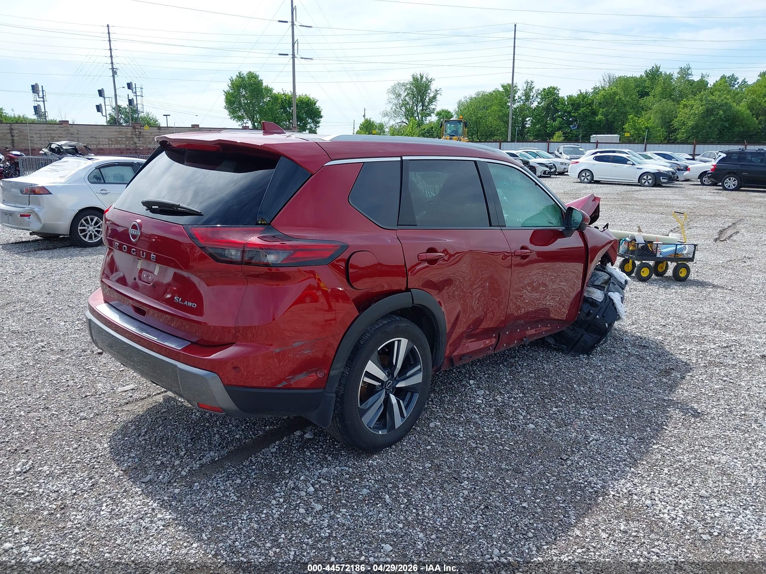 NISSAN ROGUE image 4