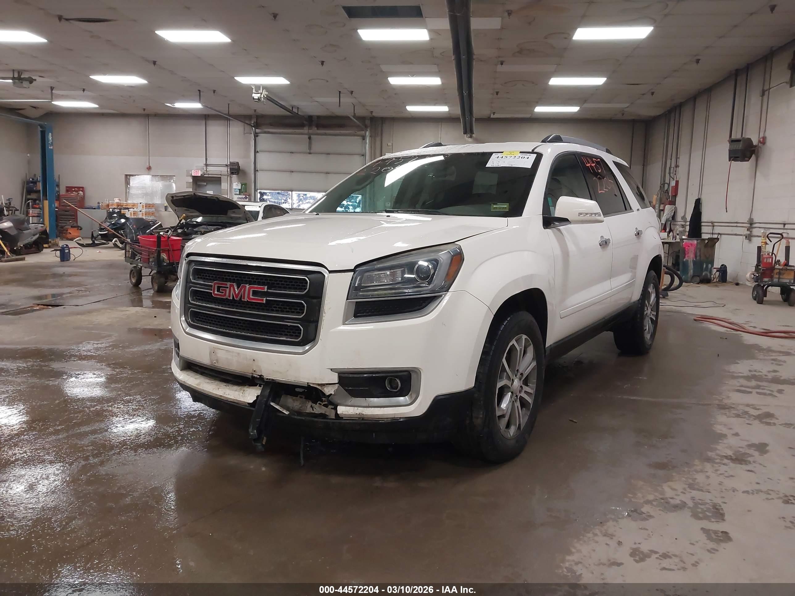 GMC ACADIA image 2