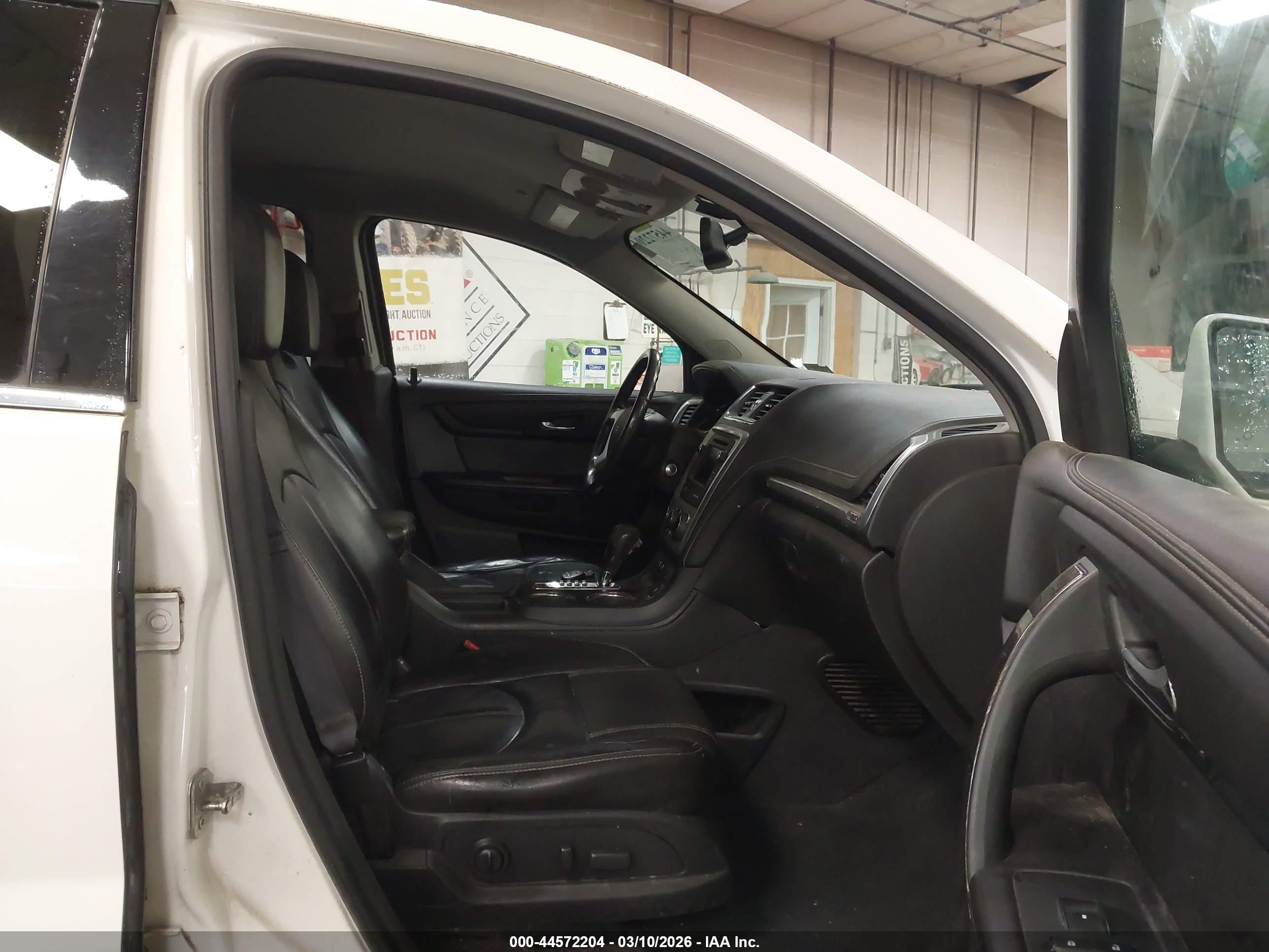 GMC ACADIA image 5