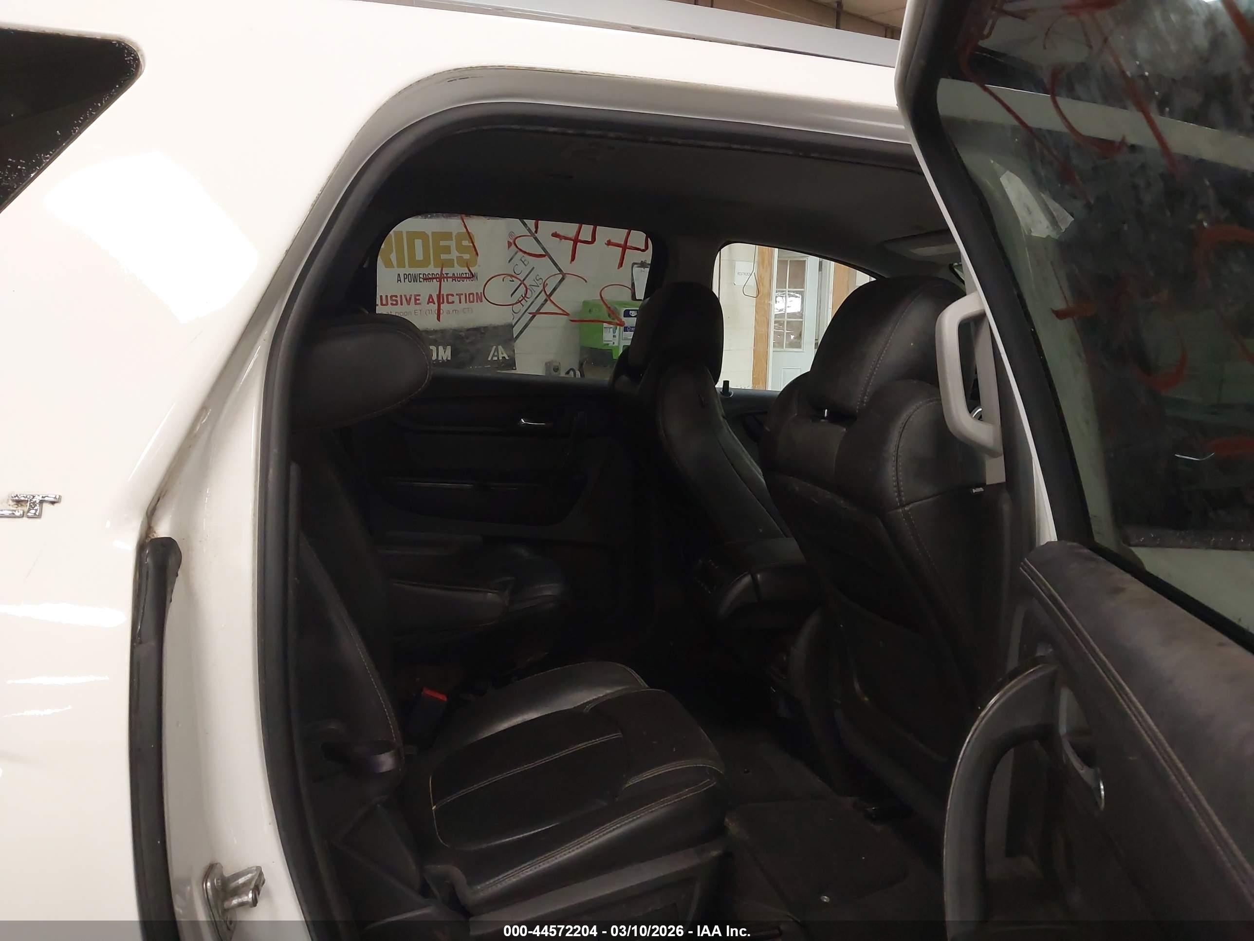 GMC ACADIA image 8