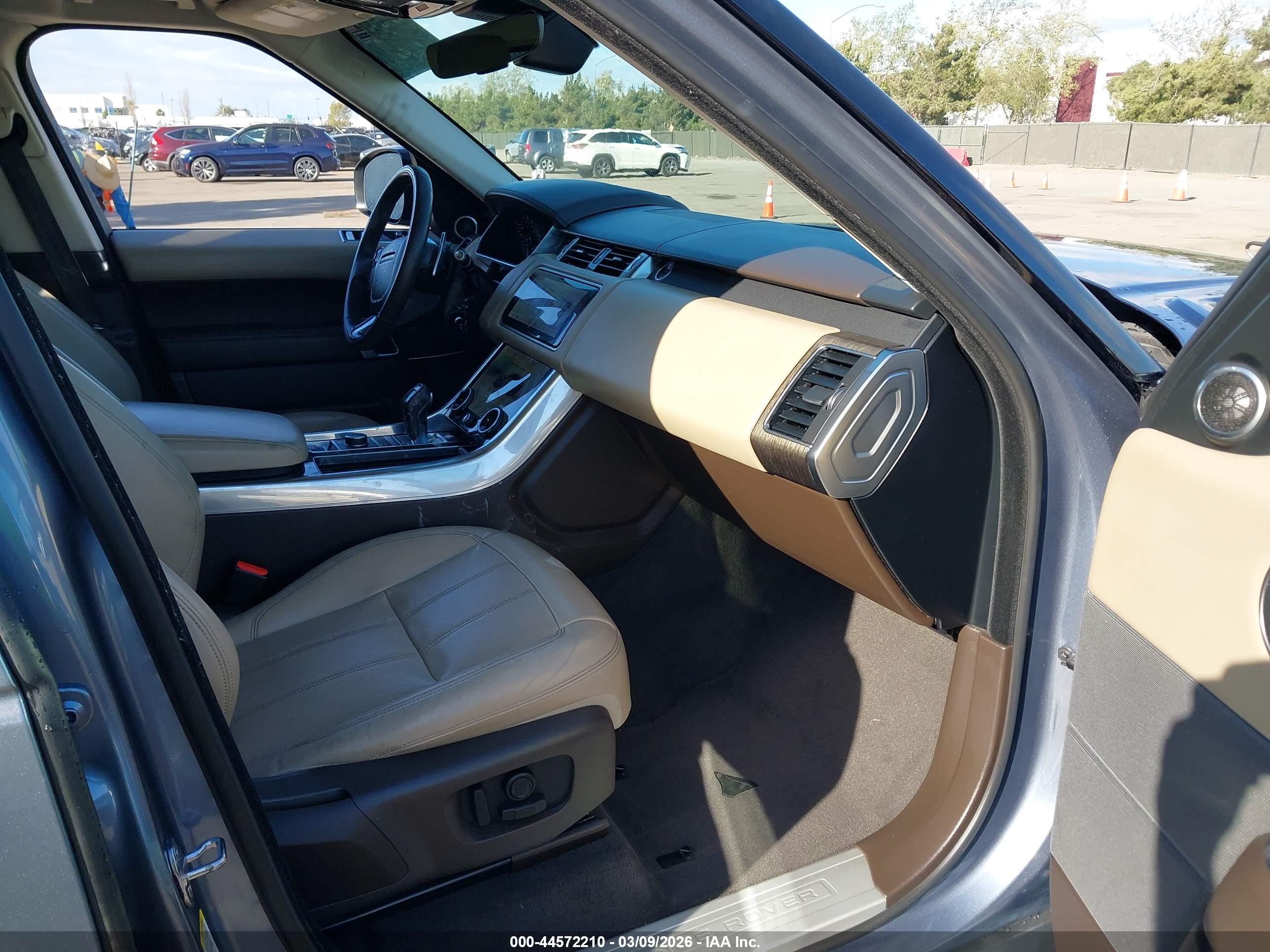 LAND ROVER image 5