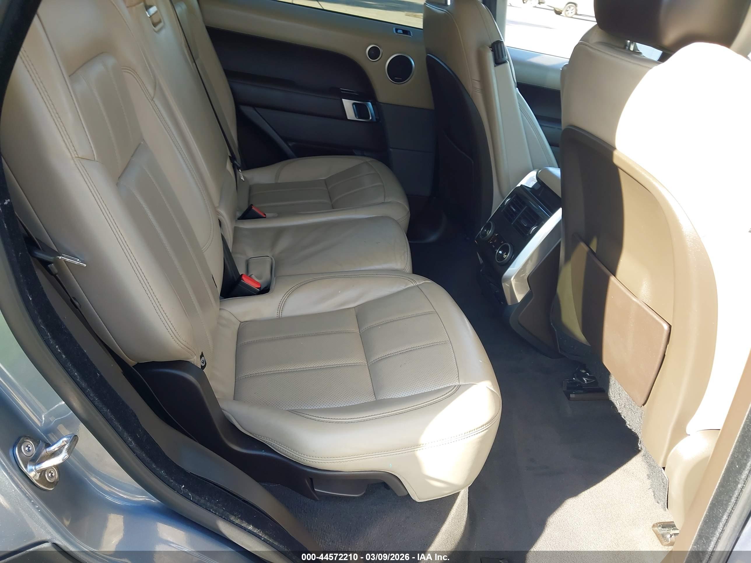 LAND ROVER image 8