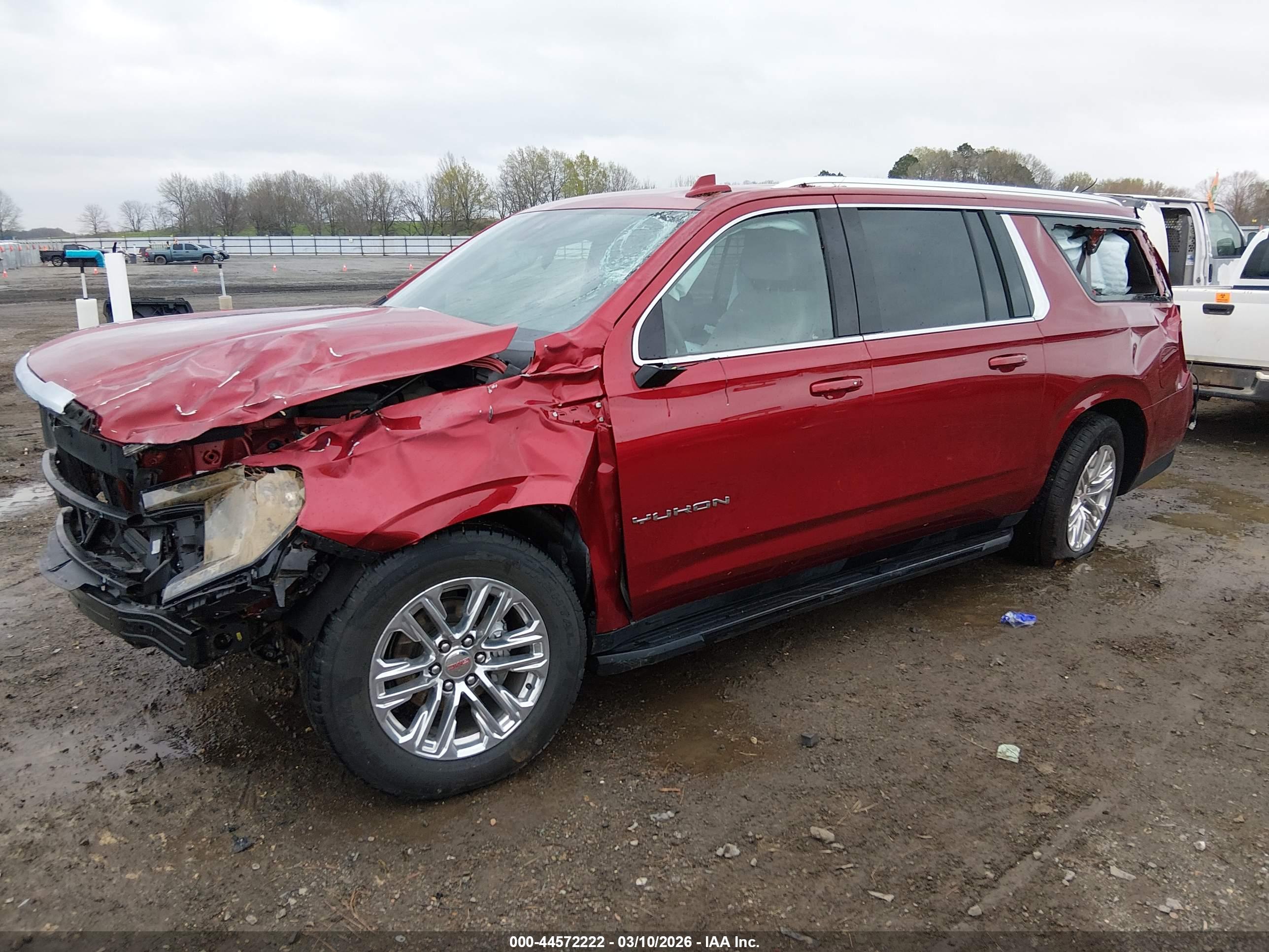 GMC YUKON image 2