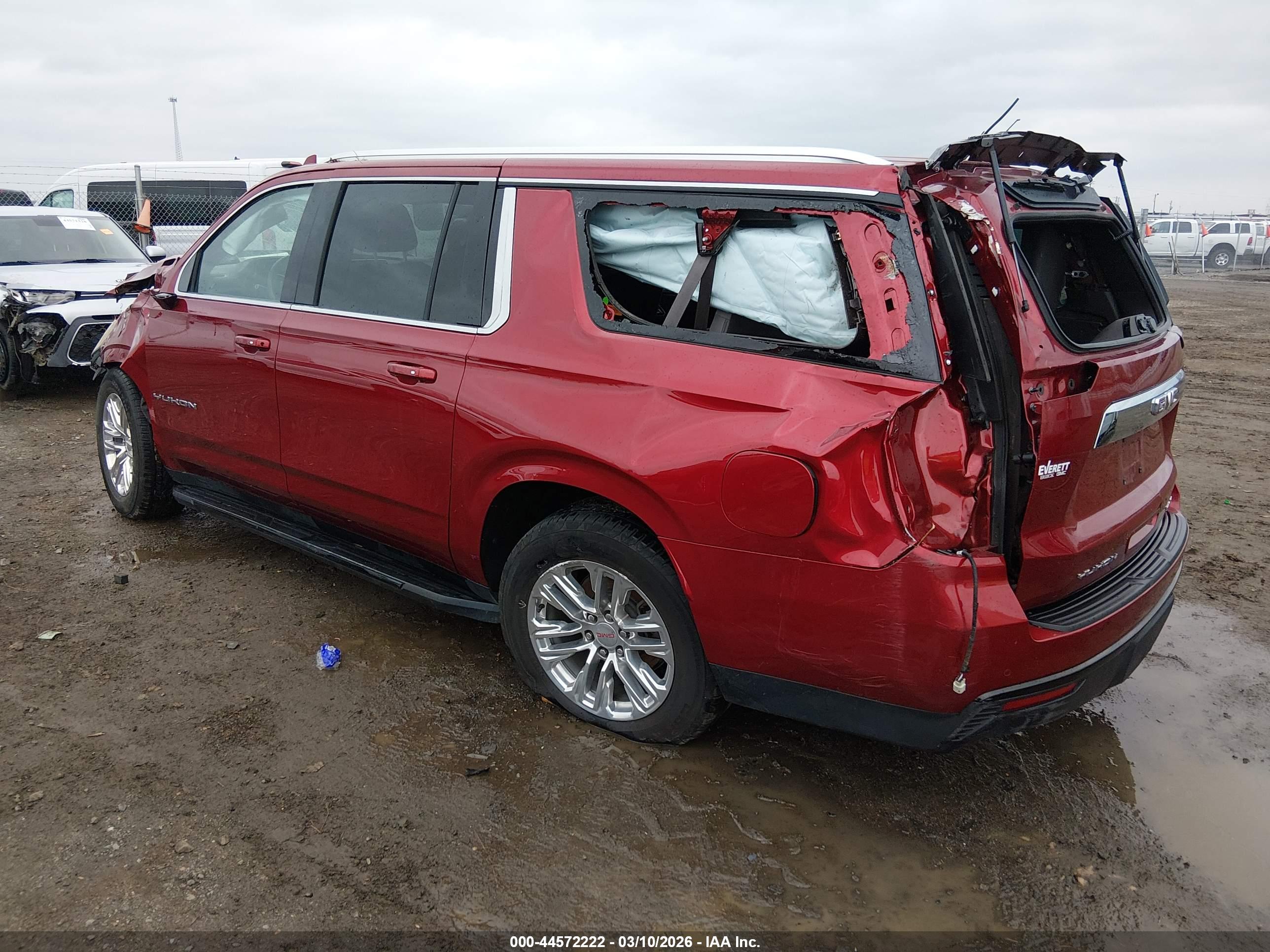 GMC YUKON image 3