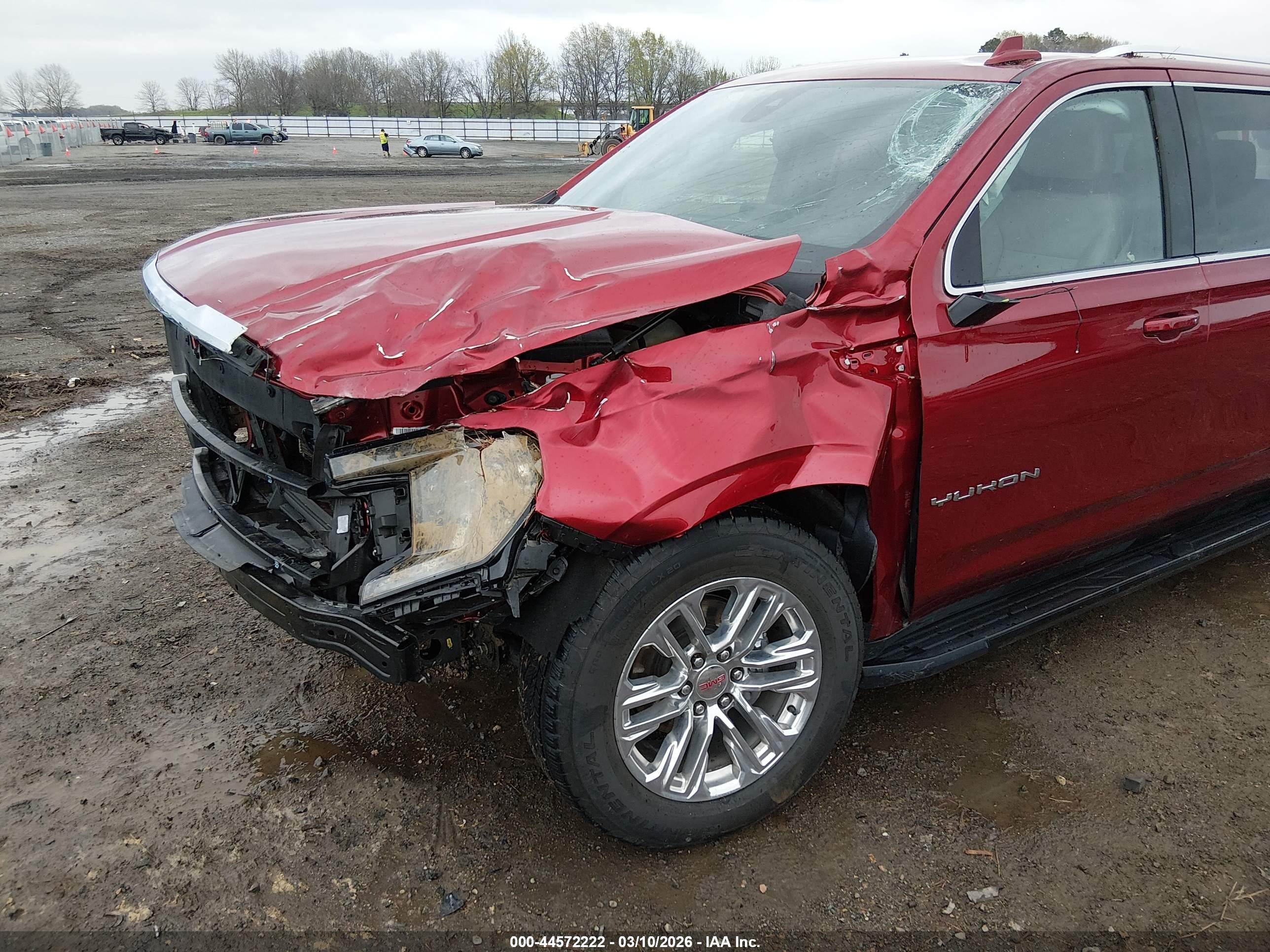 GMC YUKON image 6
