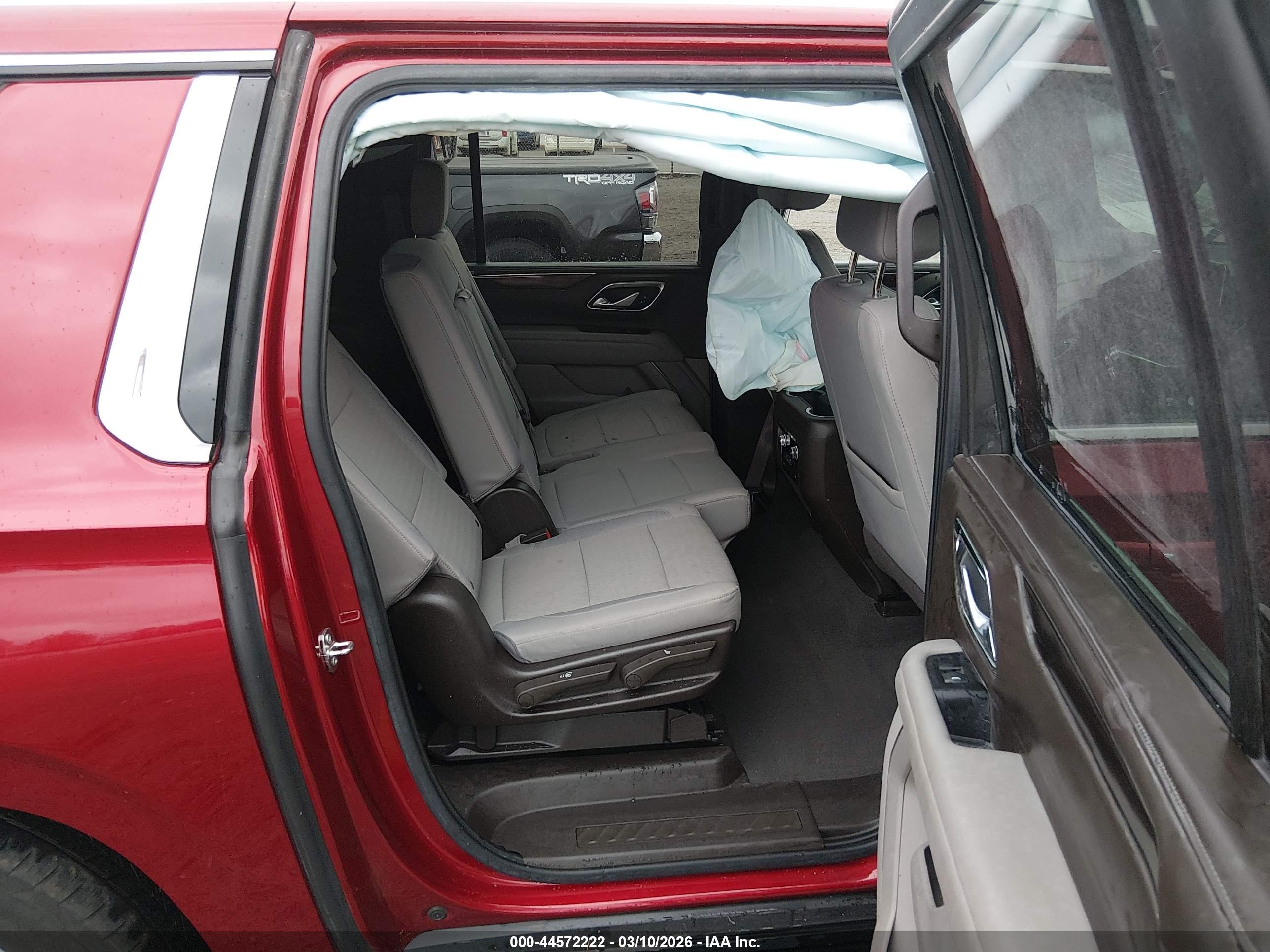 GMC YUKON image 8