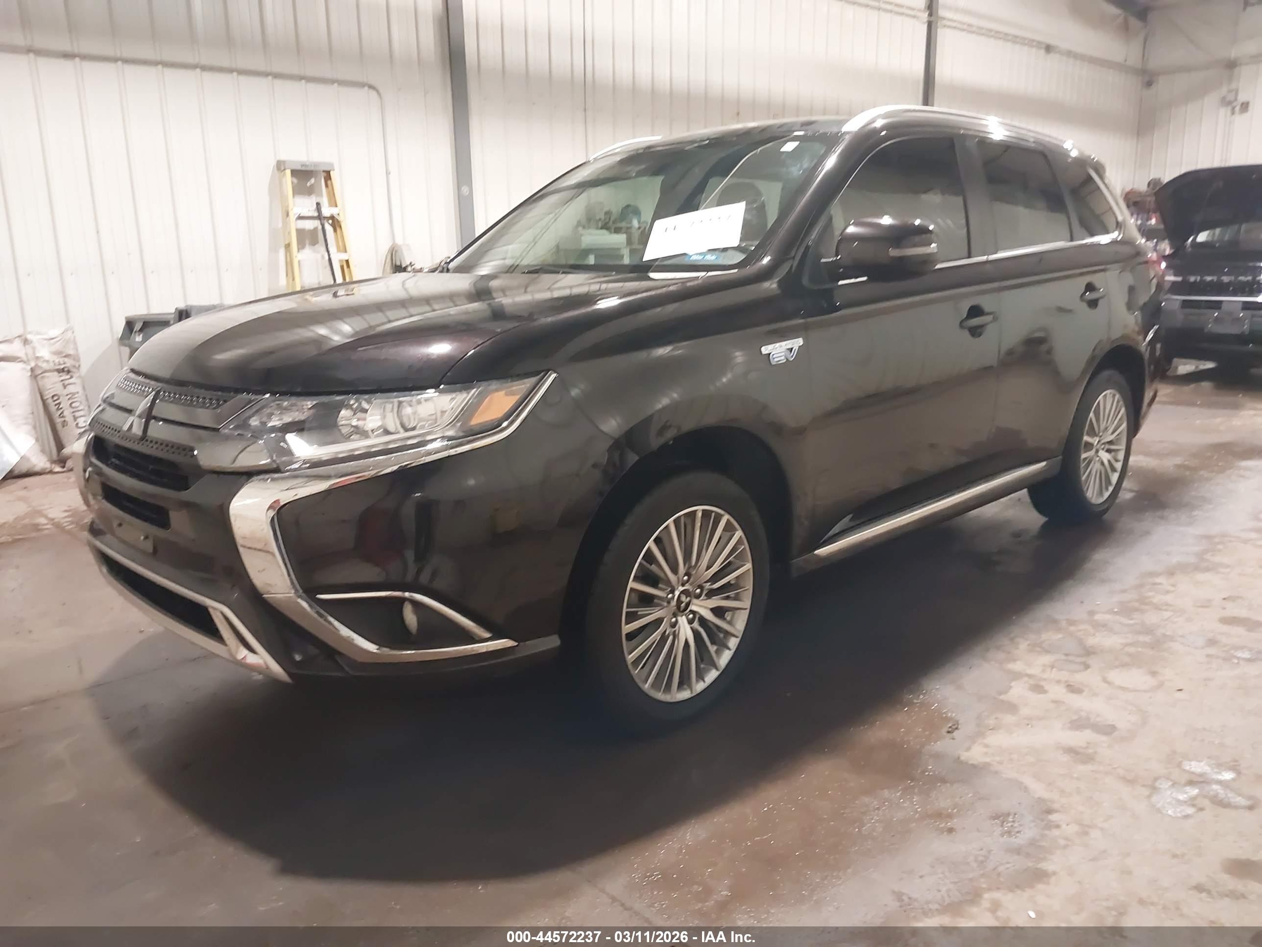 MITSUBISHI OUTLANDER image 2
