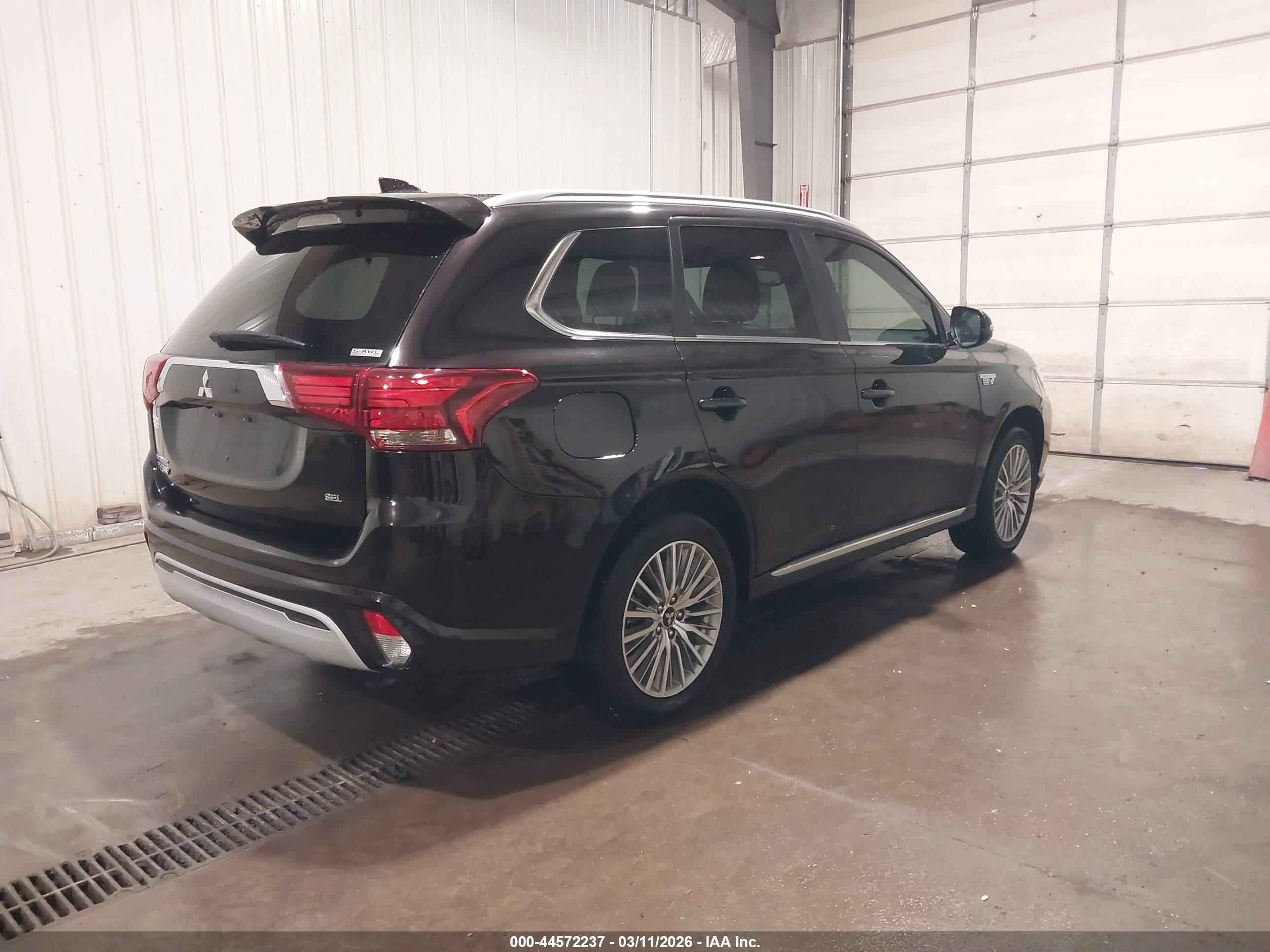 MITSUBISHI OUTLANDER image 4