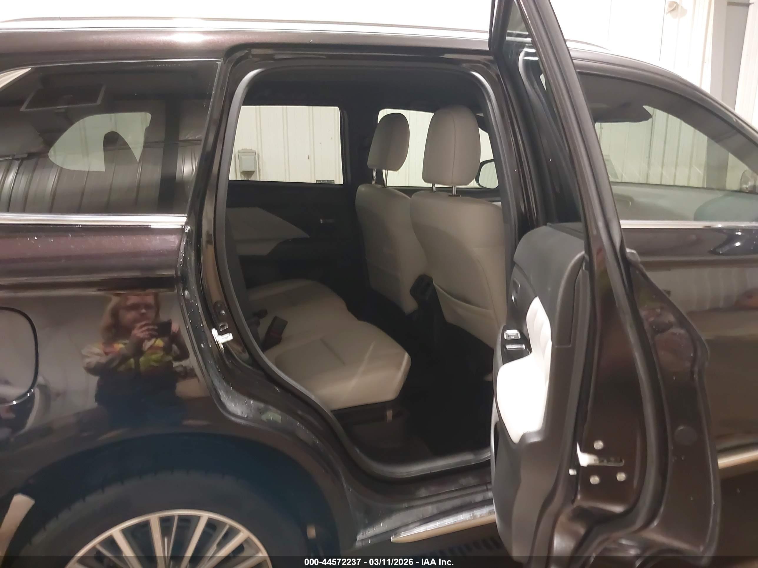 MITSUBISHI OUTLANDER image 8