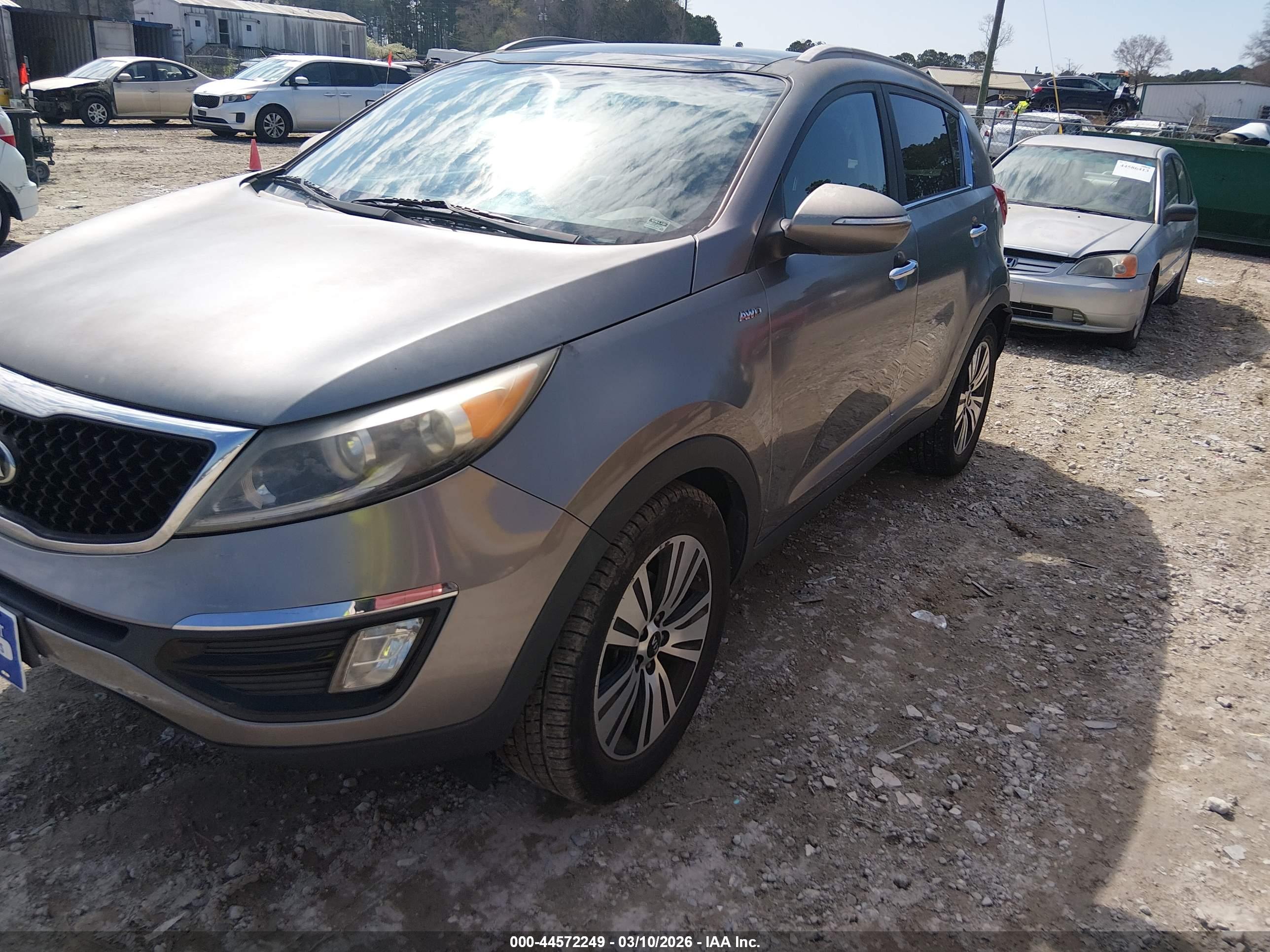 KIA SPORTAGE image 2