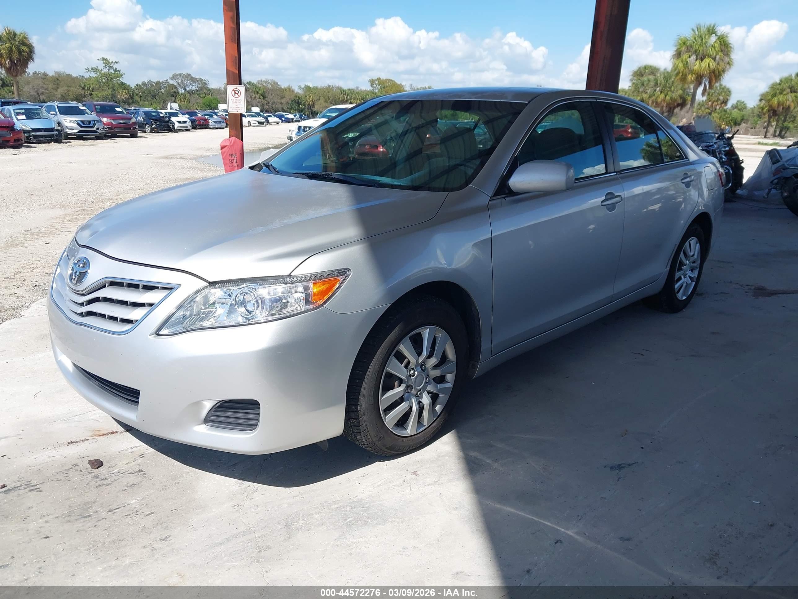 TOYOTA CAMRY image 2
