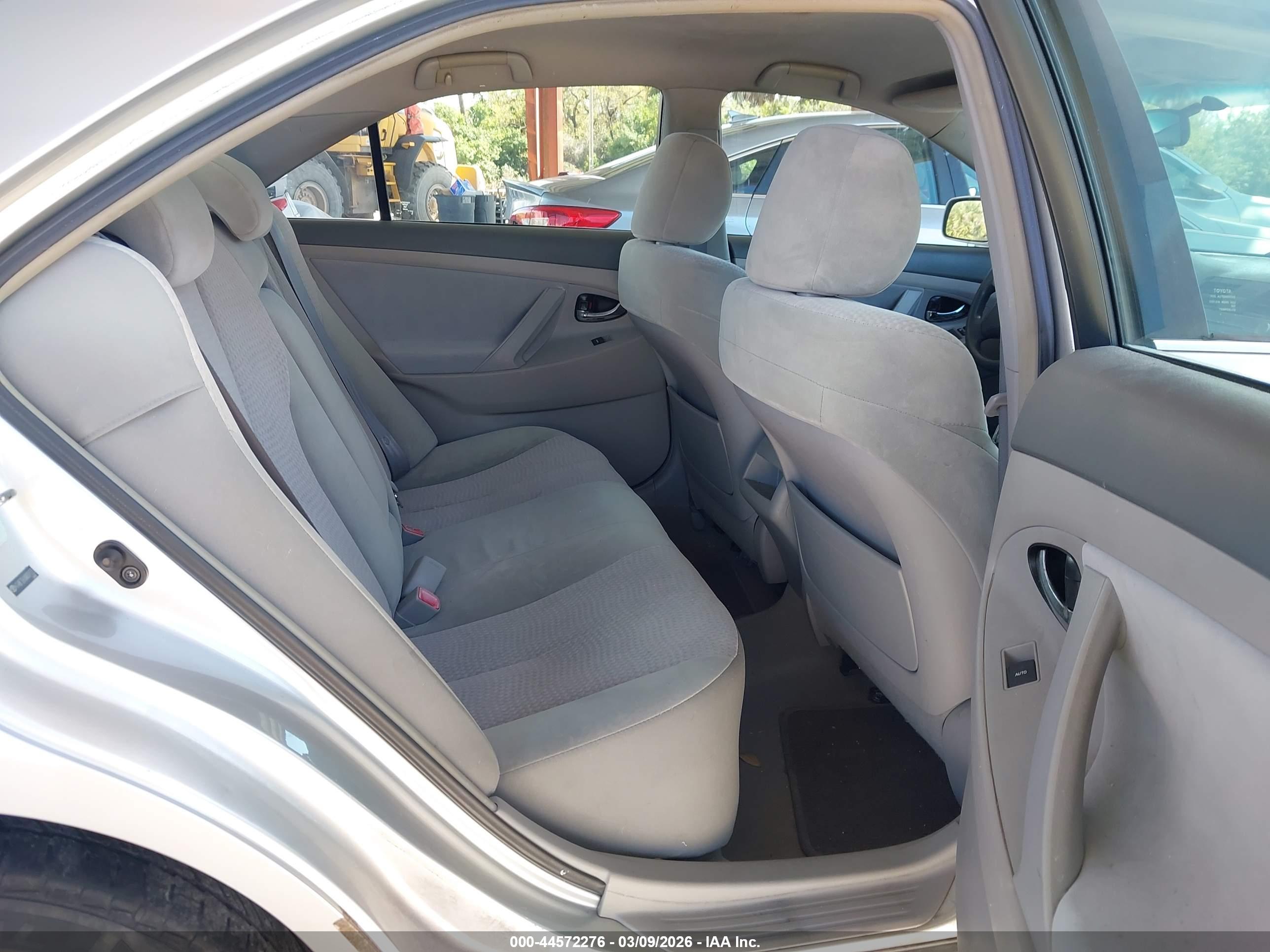 TOYOTA CAMRY image 8