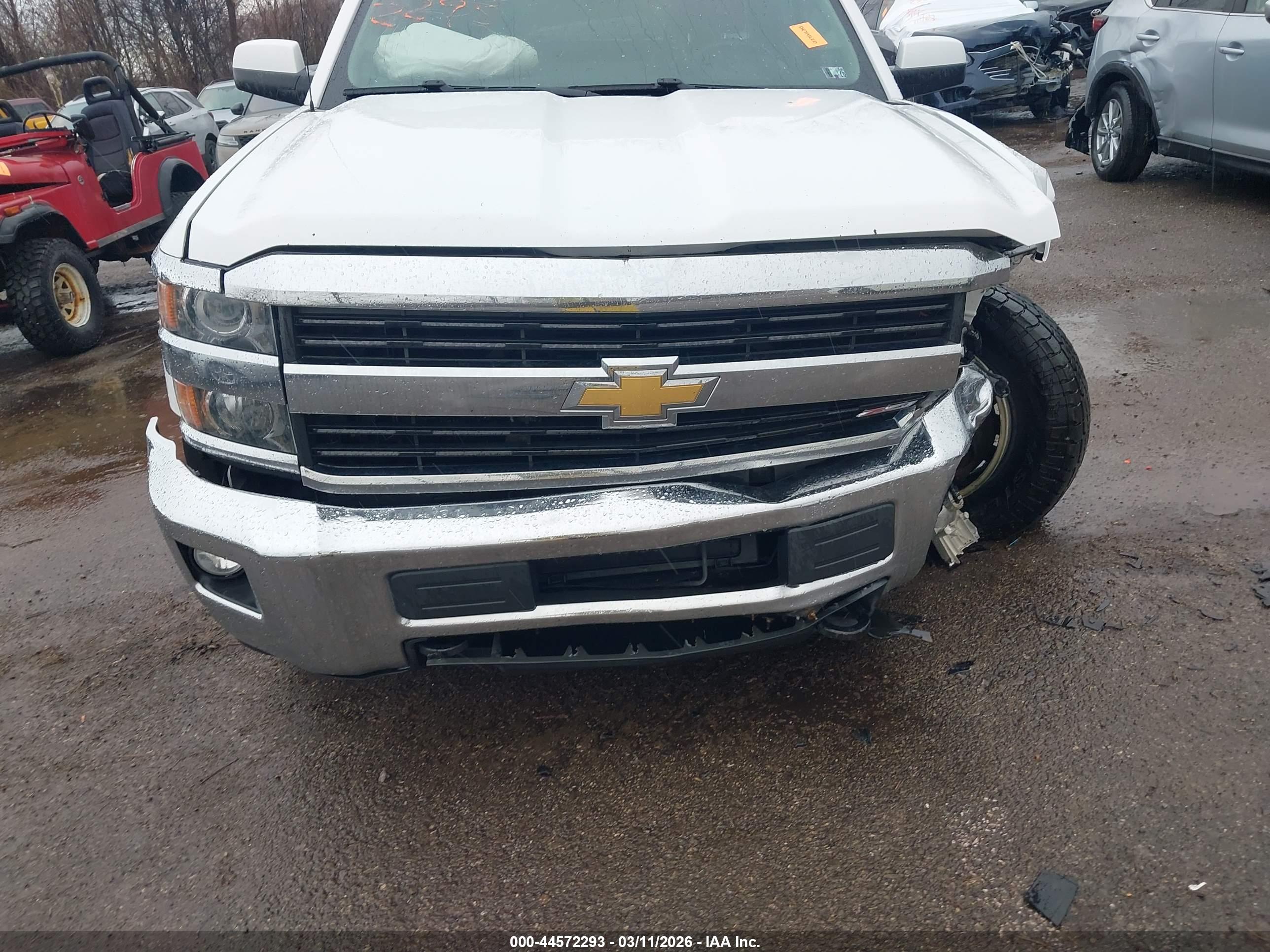 CHEVROLET SILVERADO image 6