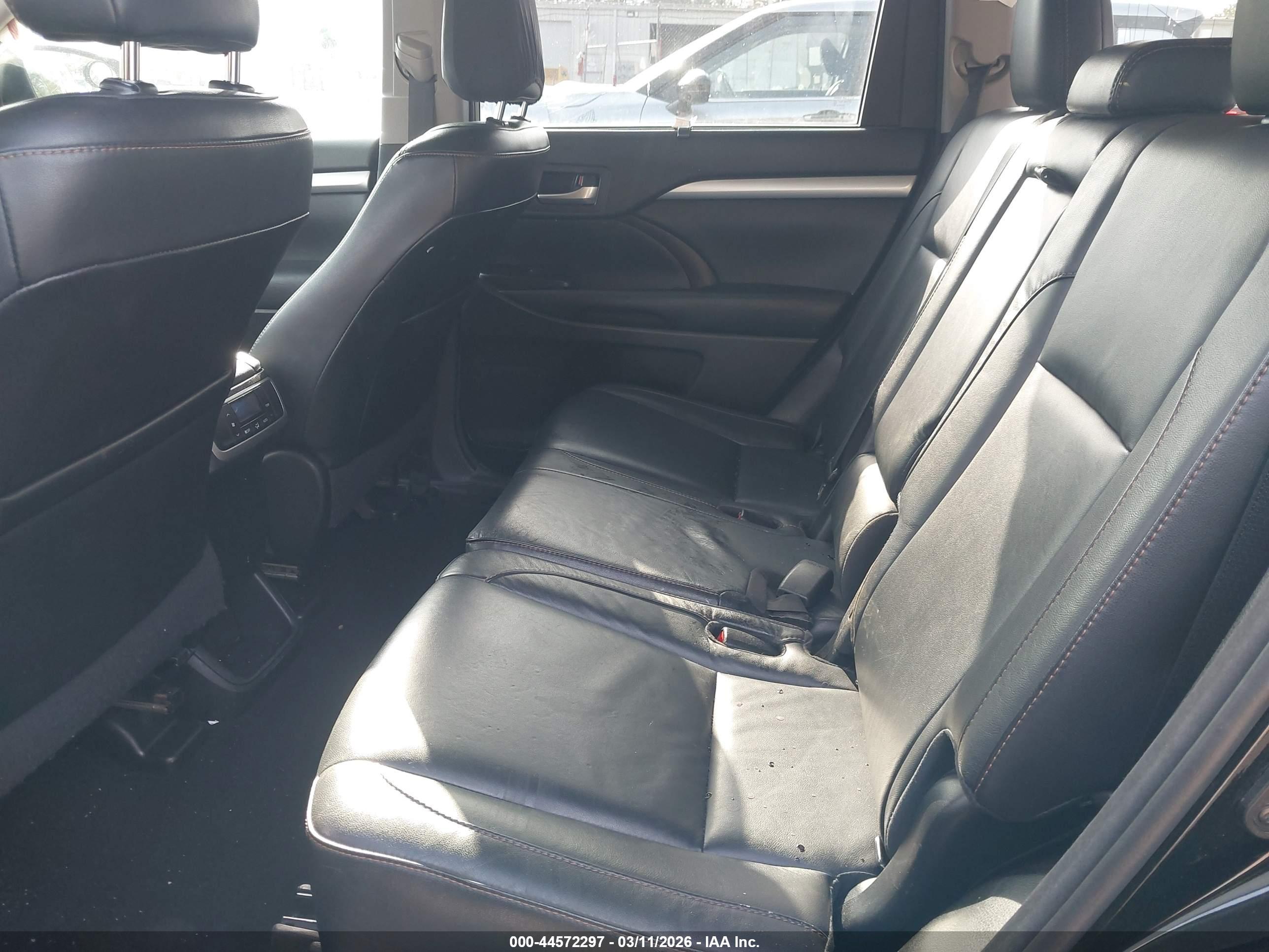 TOYOTA HIGHLANDER image 8