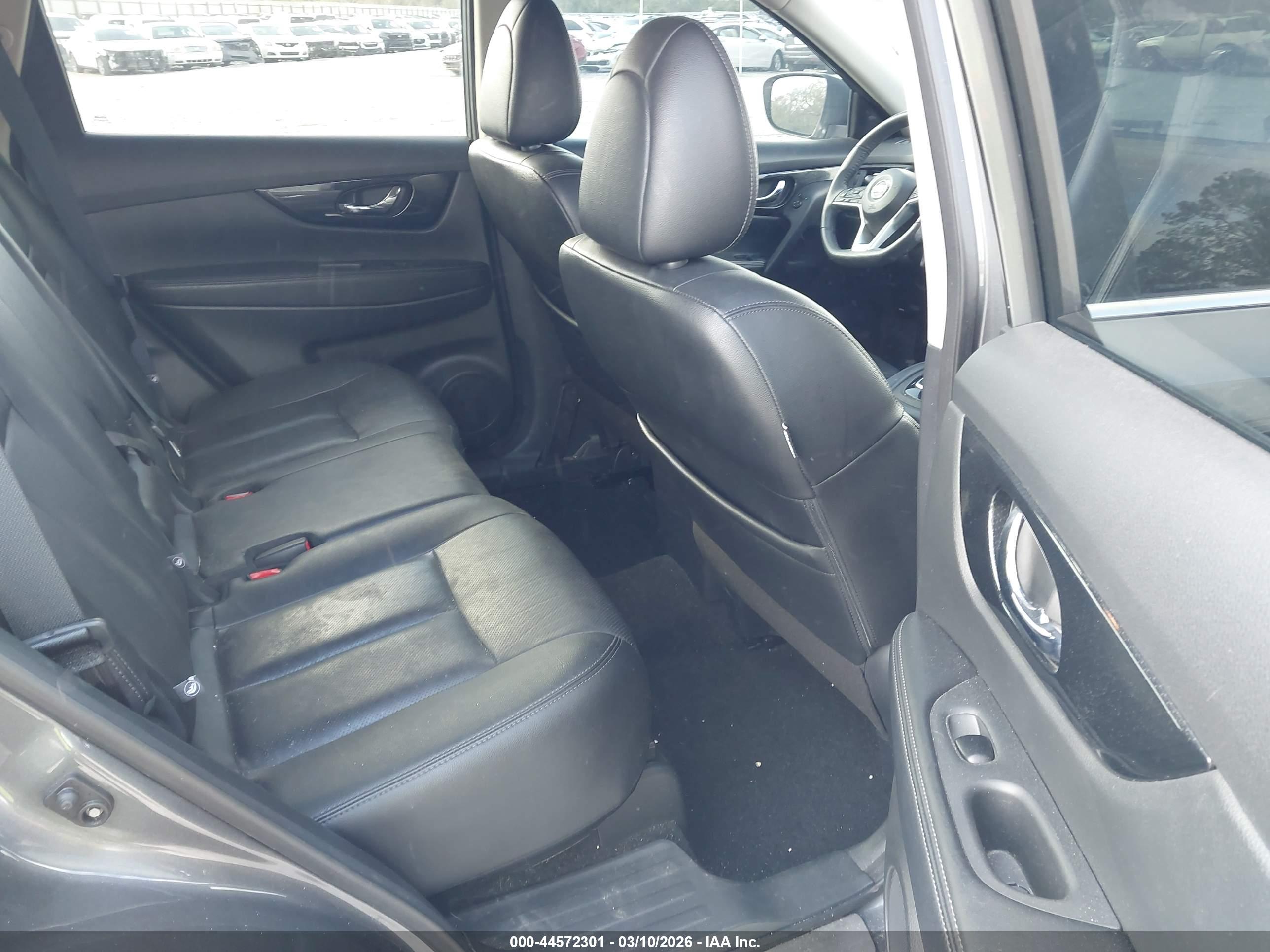 NISSAN ROGUE image 8