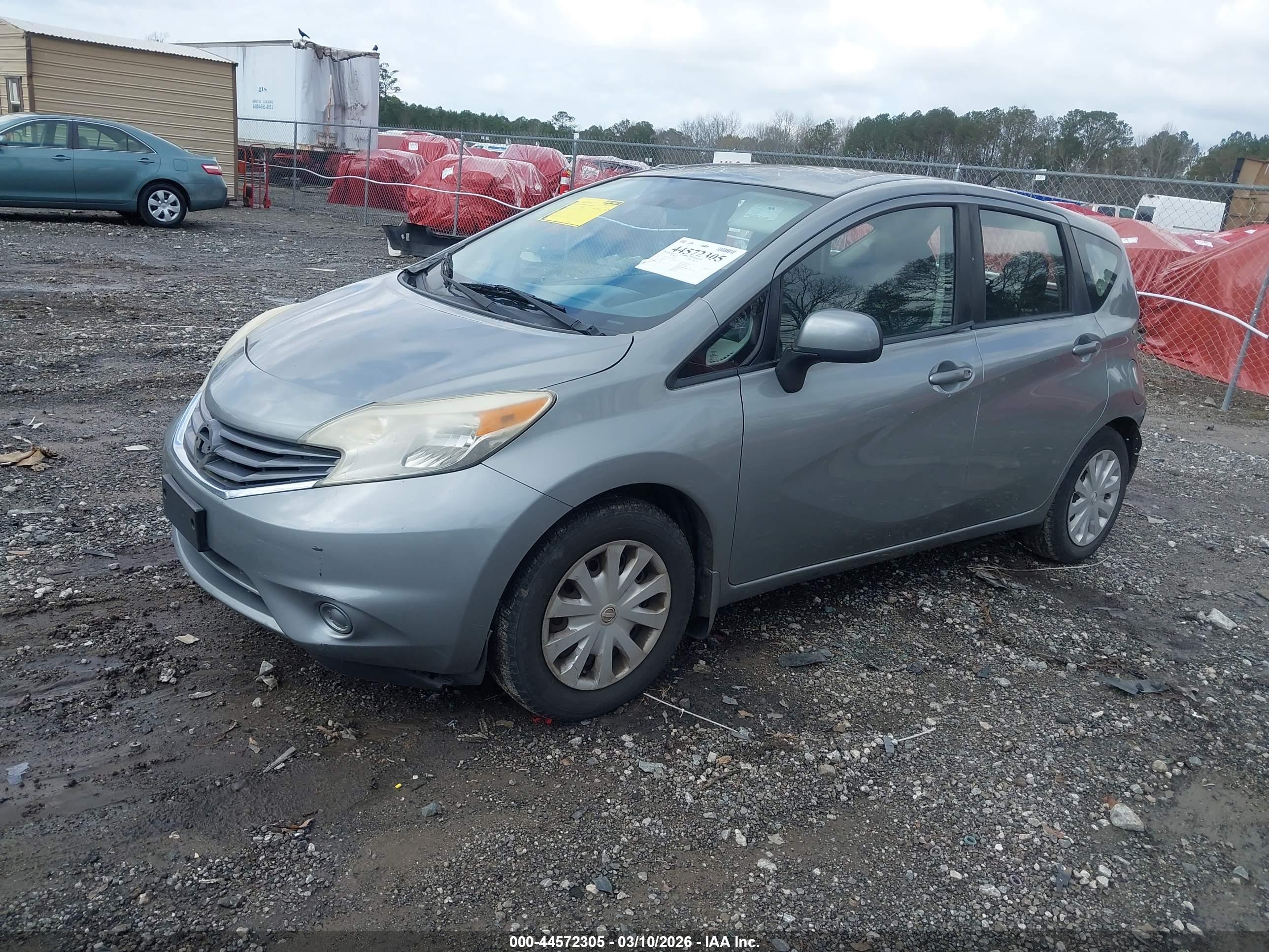 NISSAN VERSA image 2