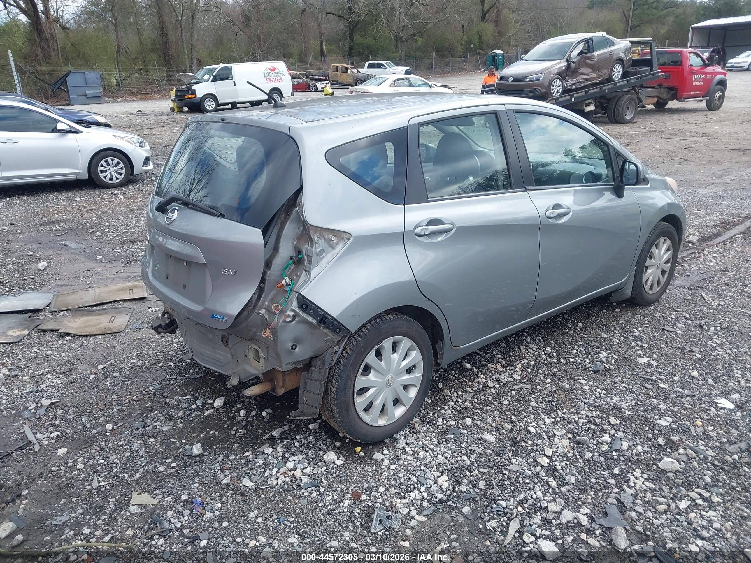 NISSAN VERSA image 4