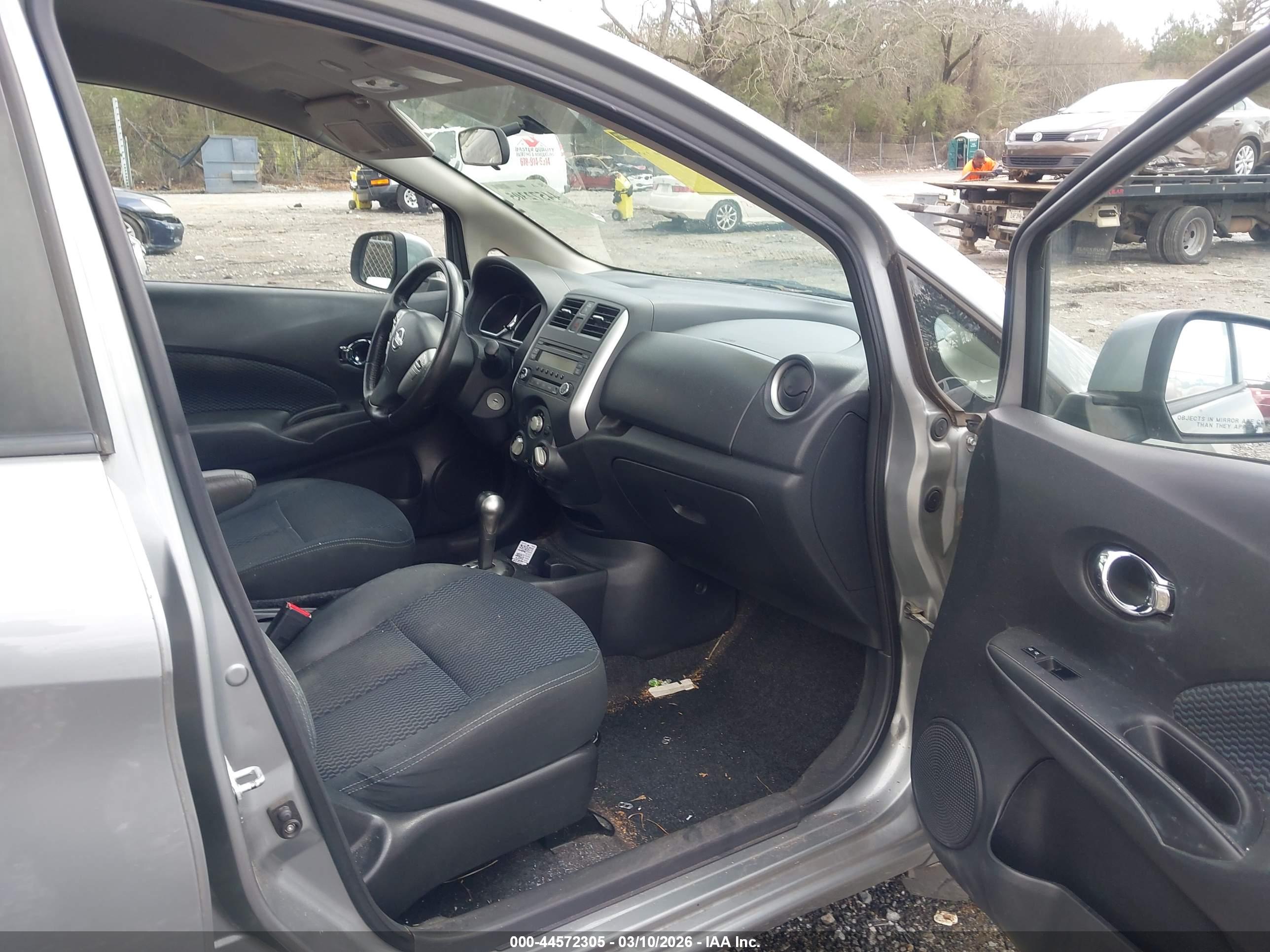 NISSAN VERSA image 5