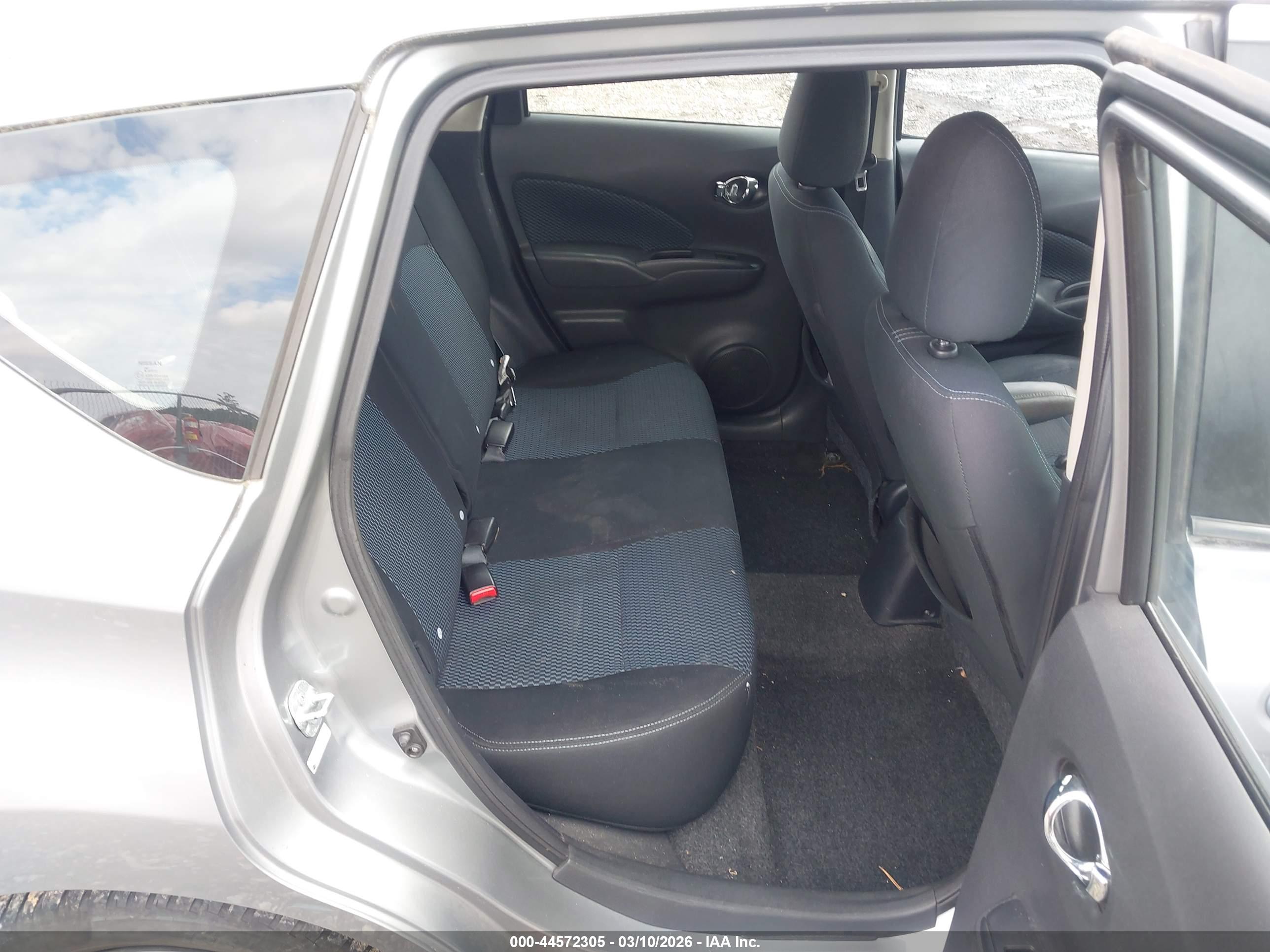 NISSAN VERSA image 8
