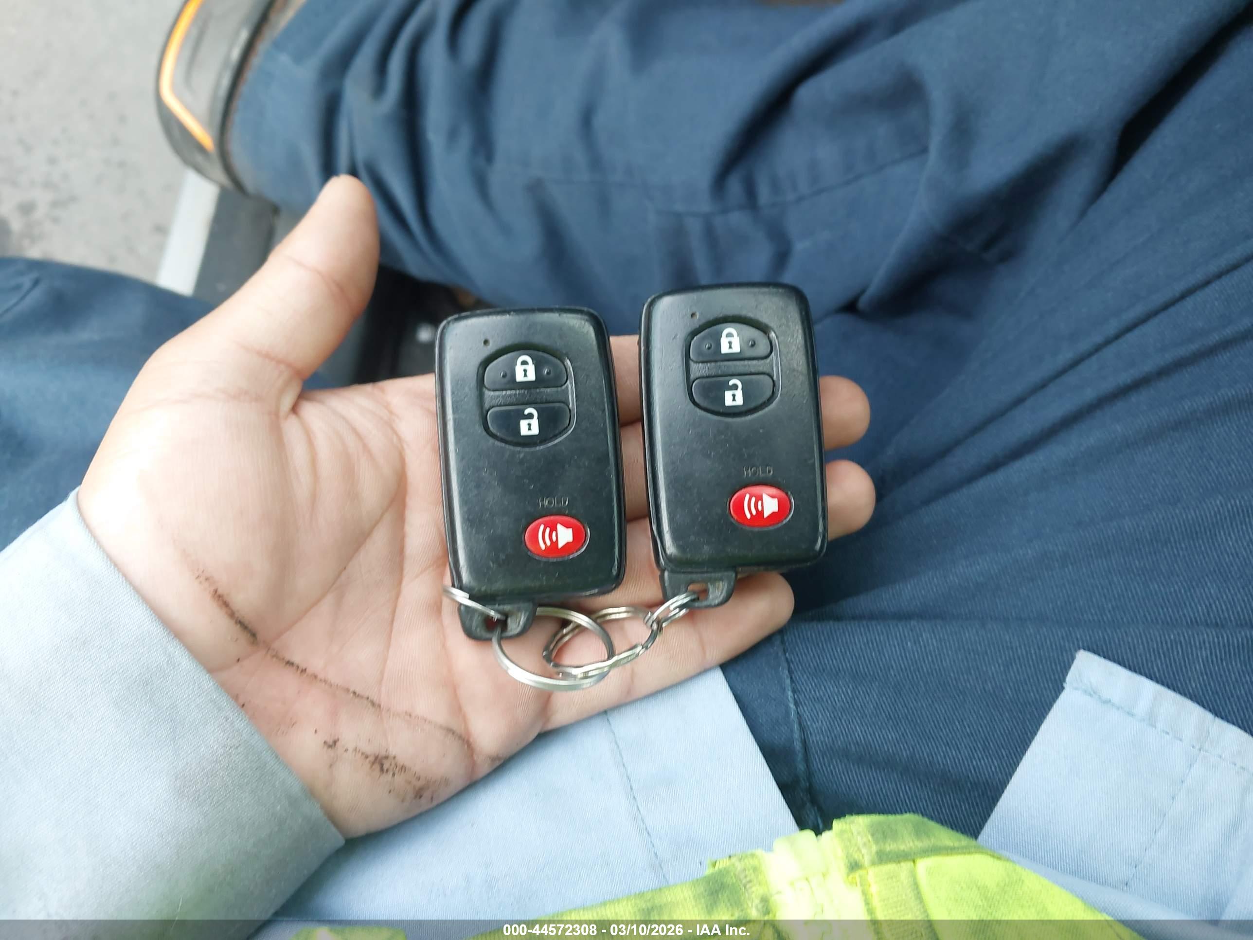 TOYOTA PRIUS image 11