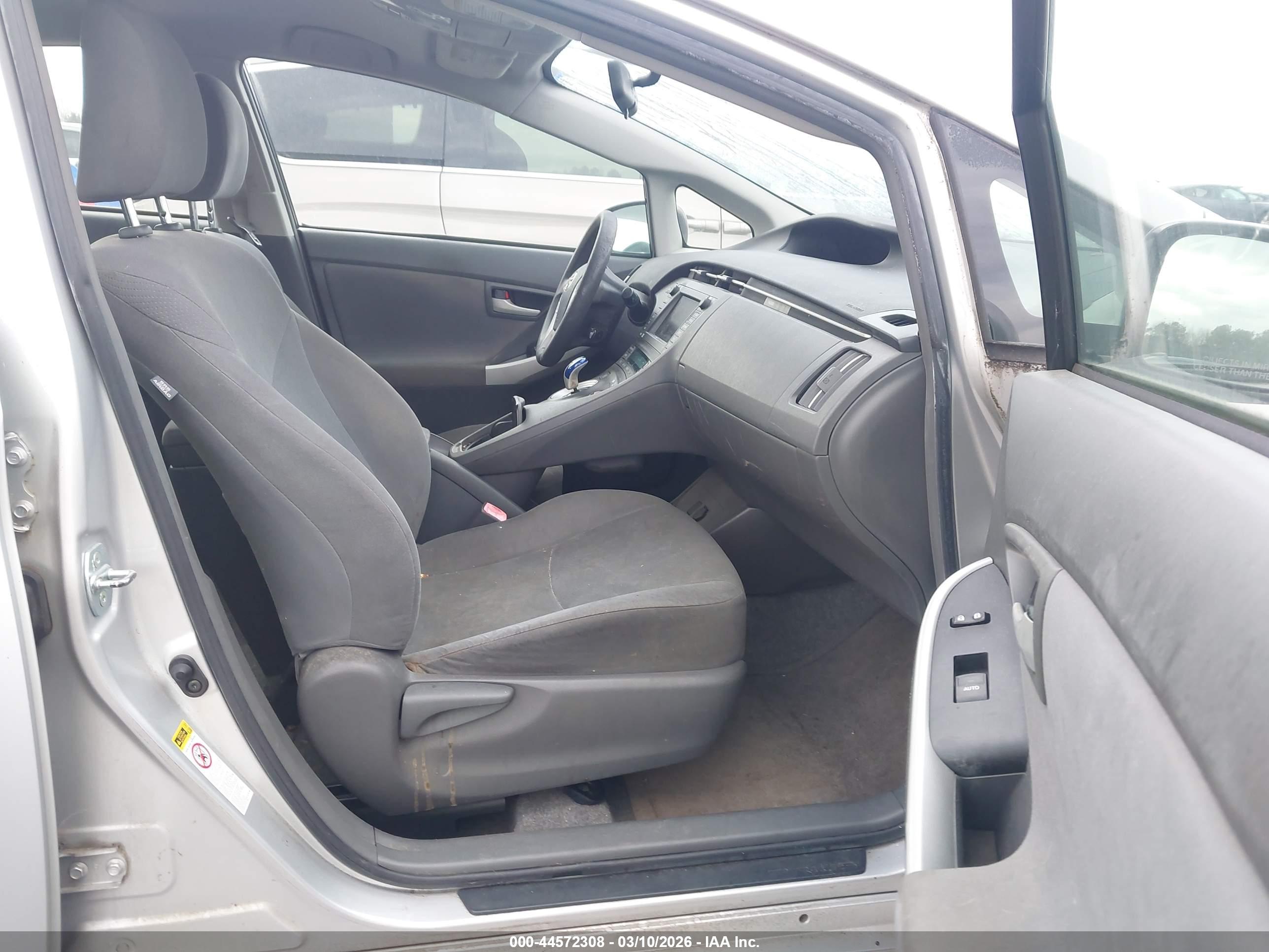 TOYOTA PRIUS image 5