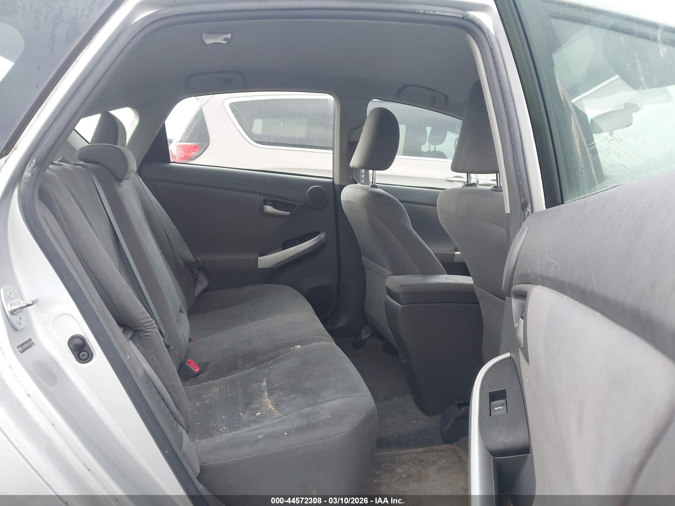 TOYOTA PRIUS image 8