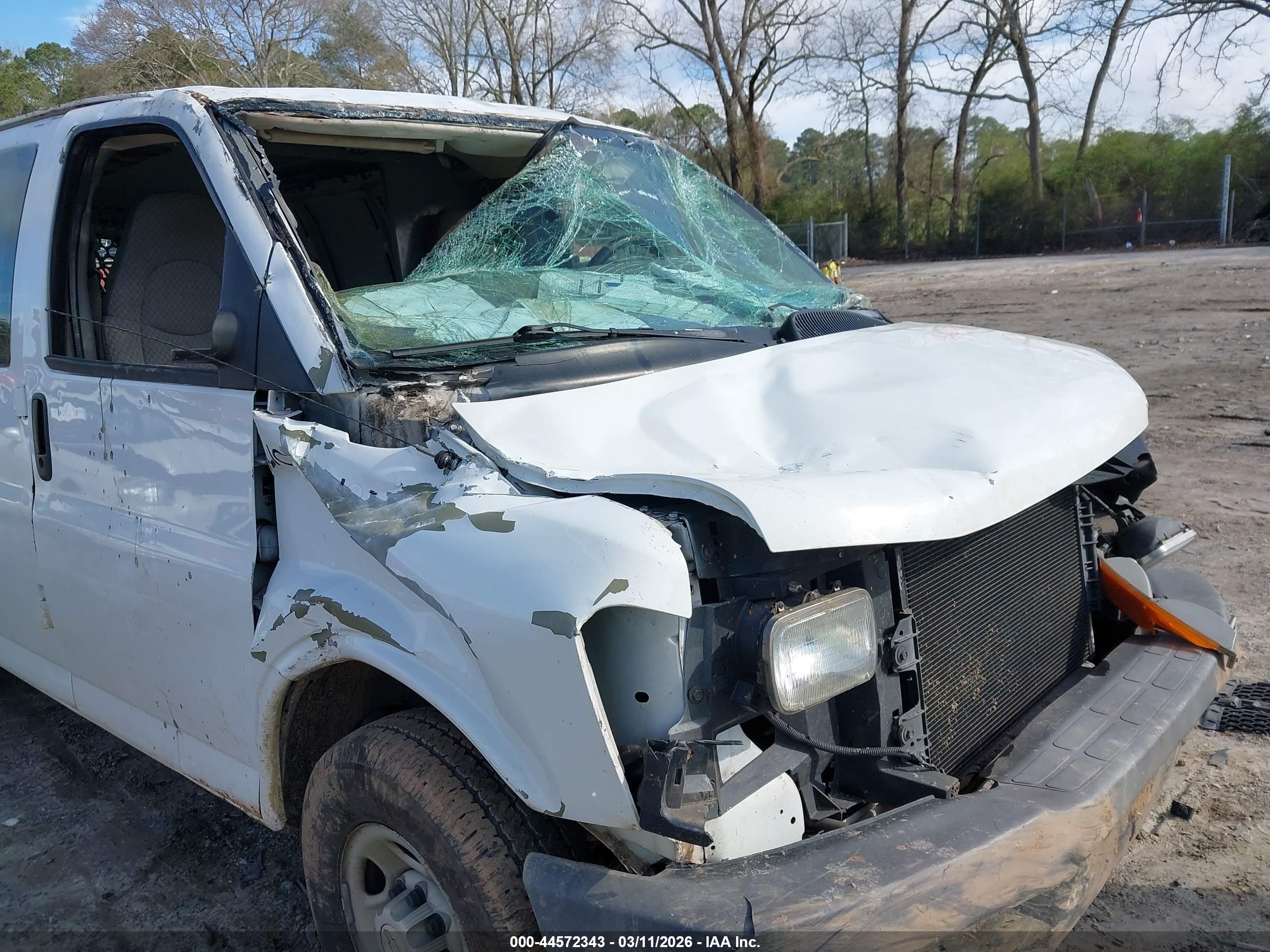 CHEVROLET EXPRESS image 6