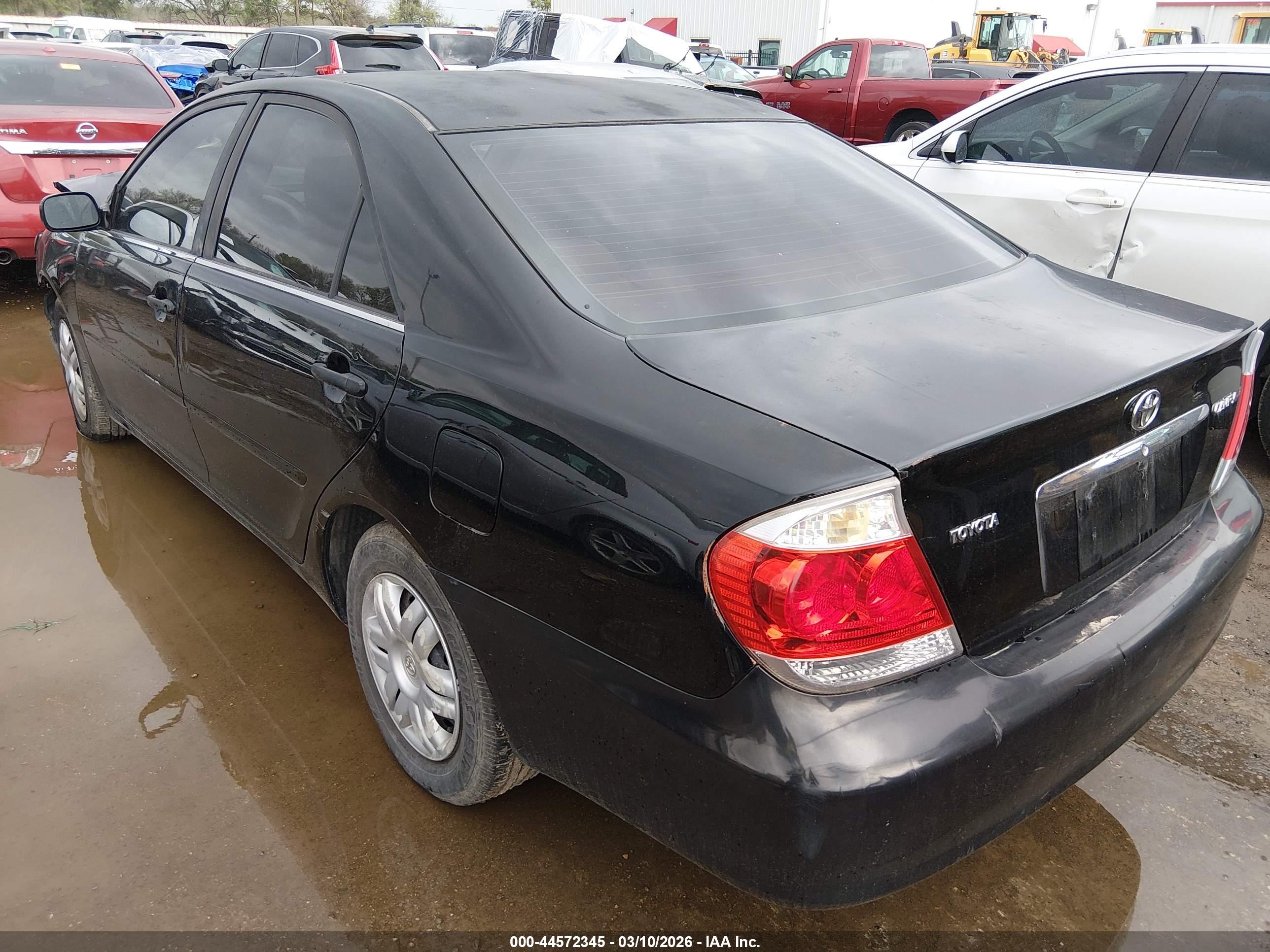 TOYOTA CAMRY image 3